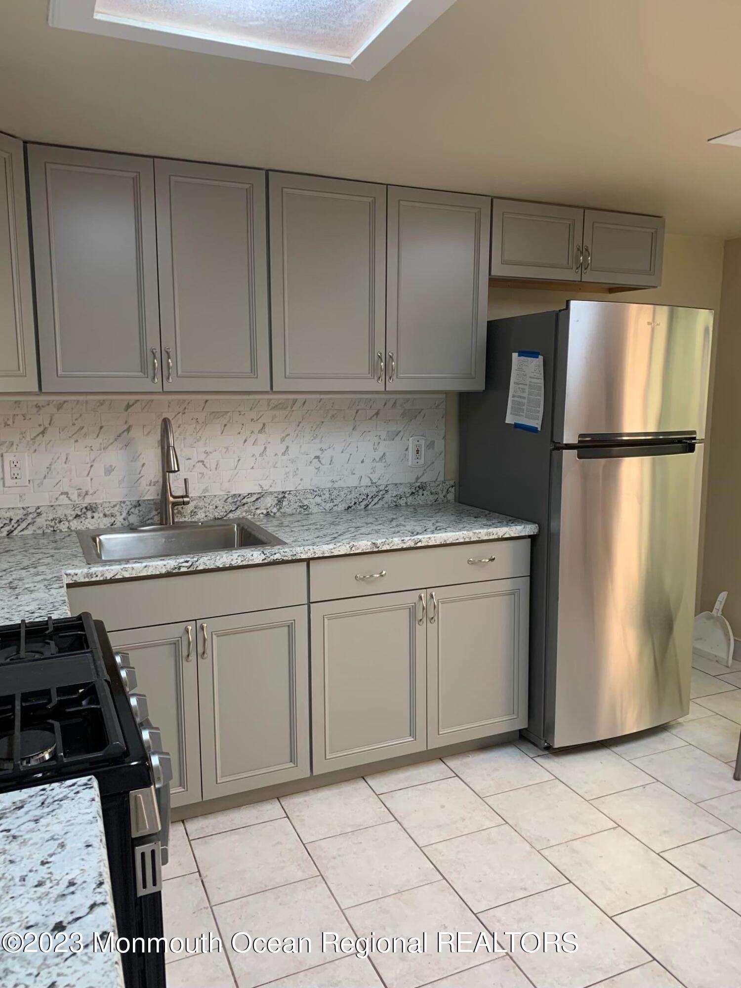 35 Beachway Avenue, 9