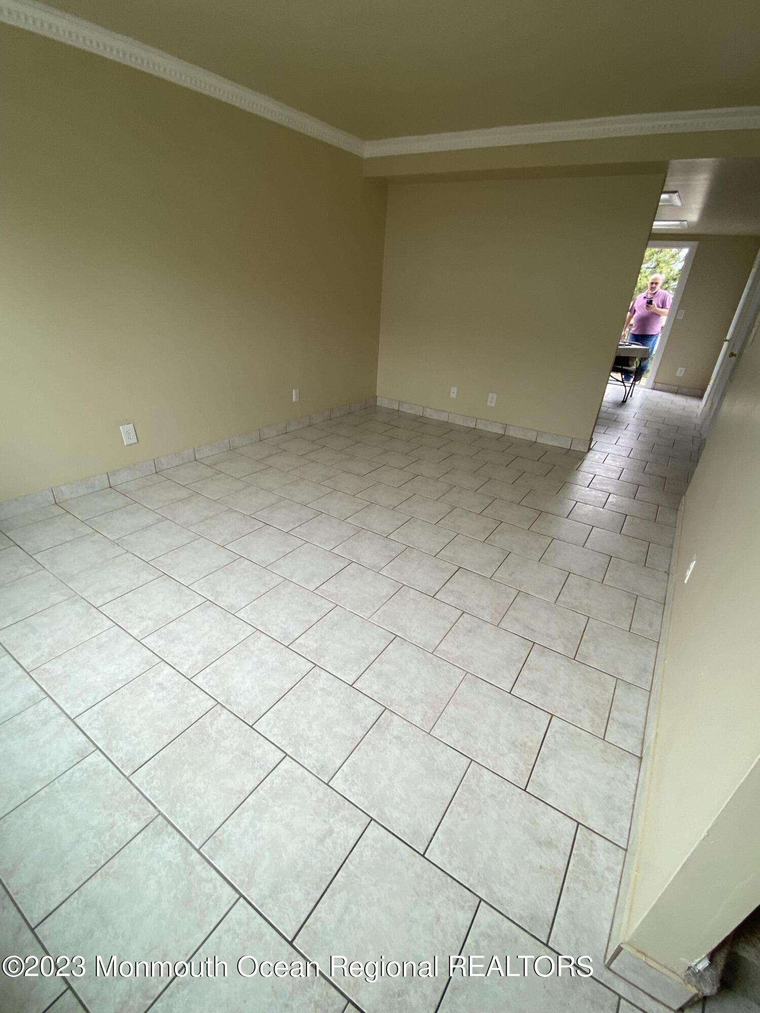 35 Beachway Avenue, 9