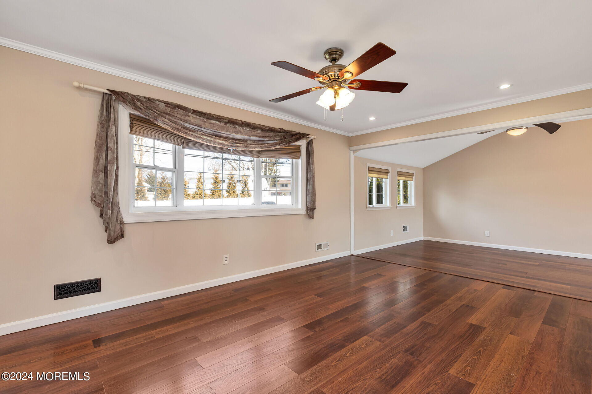6 Linda Place