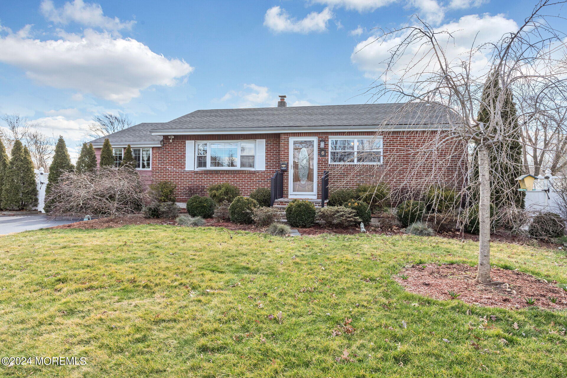 6 Linda Place