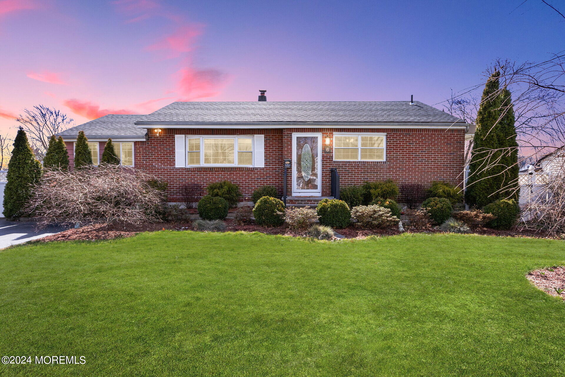 6 Linda Place