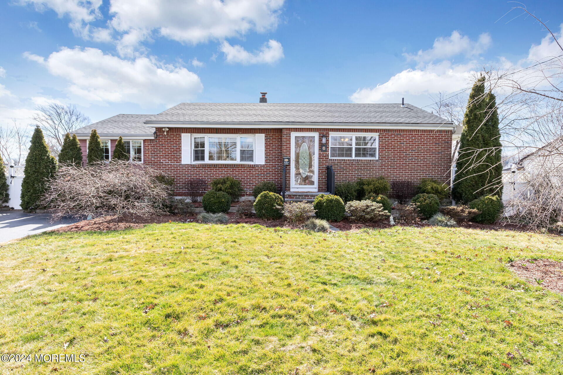 6 Linda Place