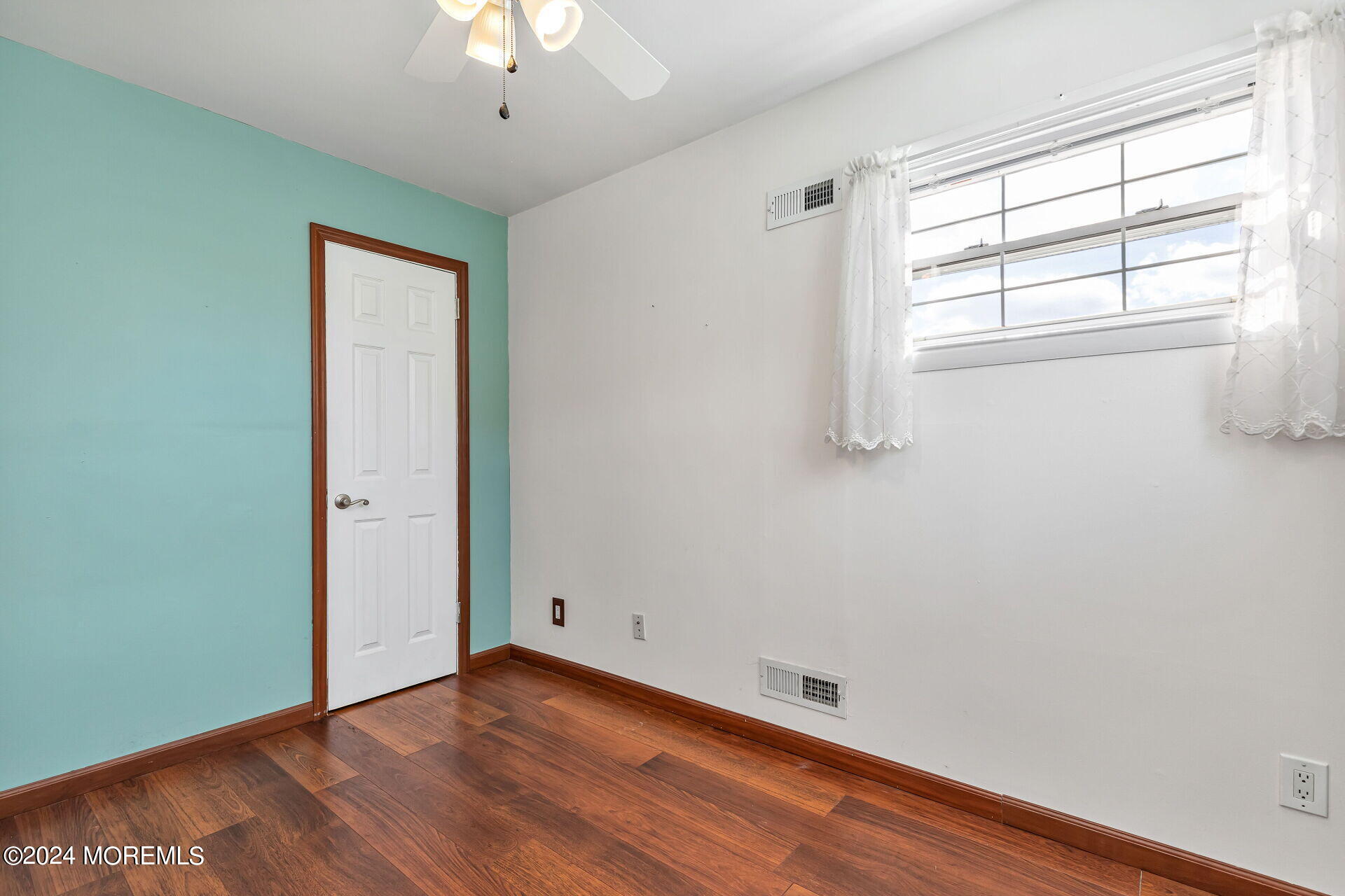 6 Linda Place
