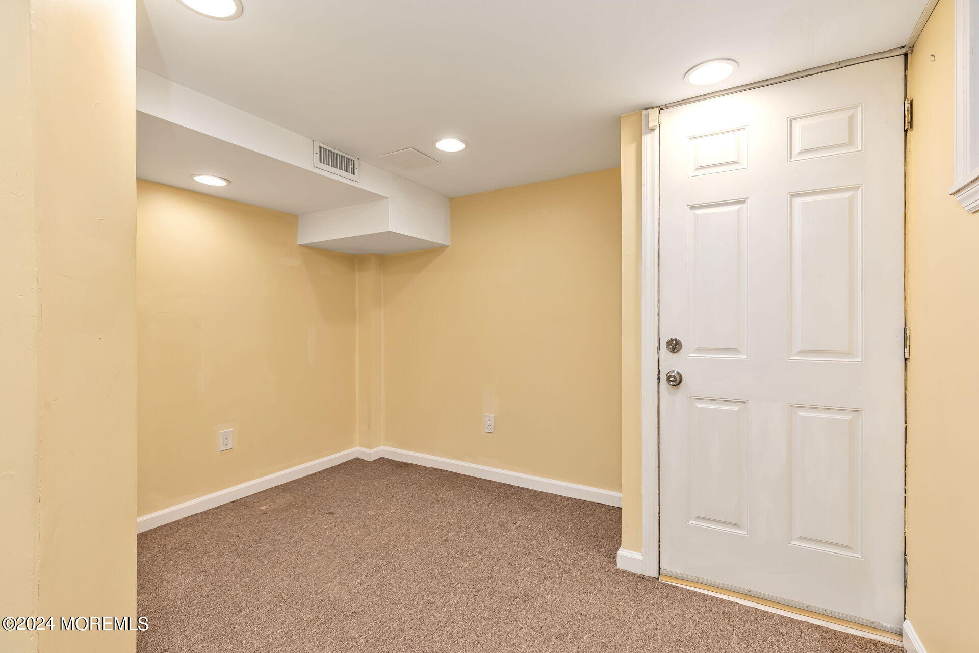6 Linda Place