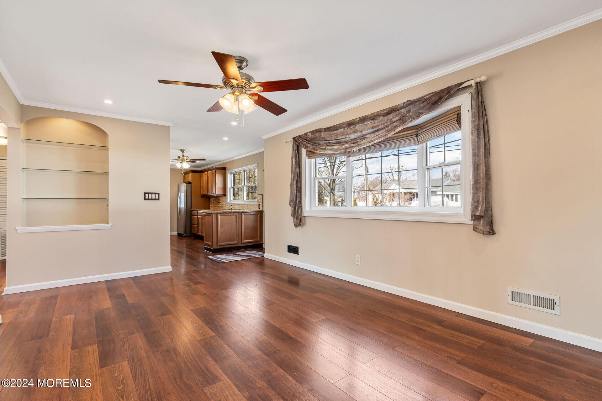 6 Linda Place