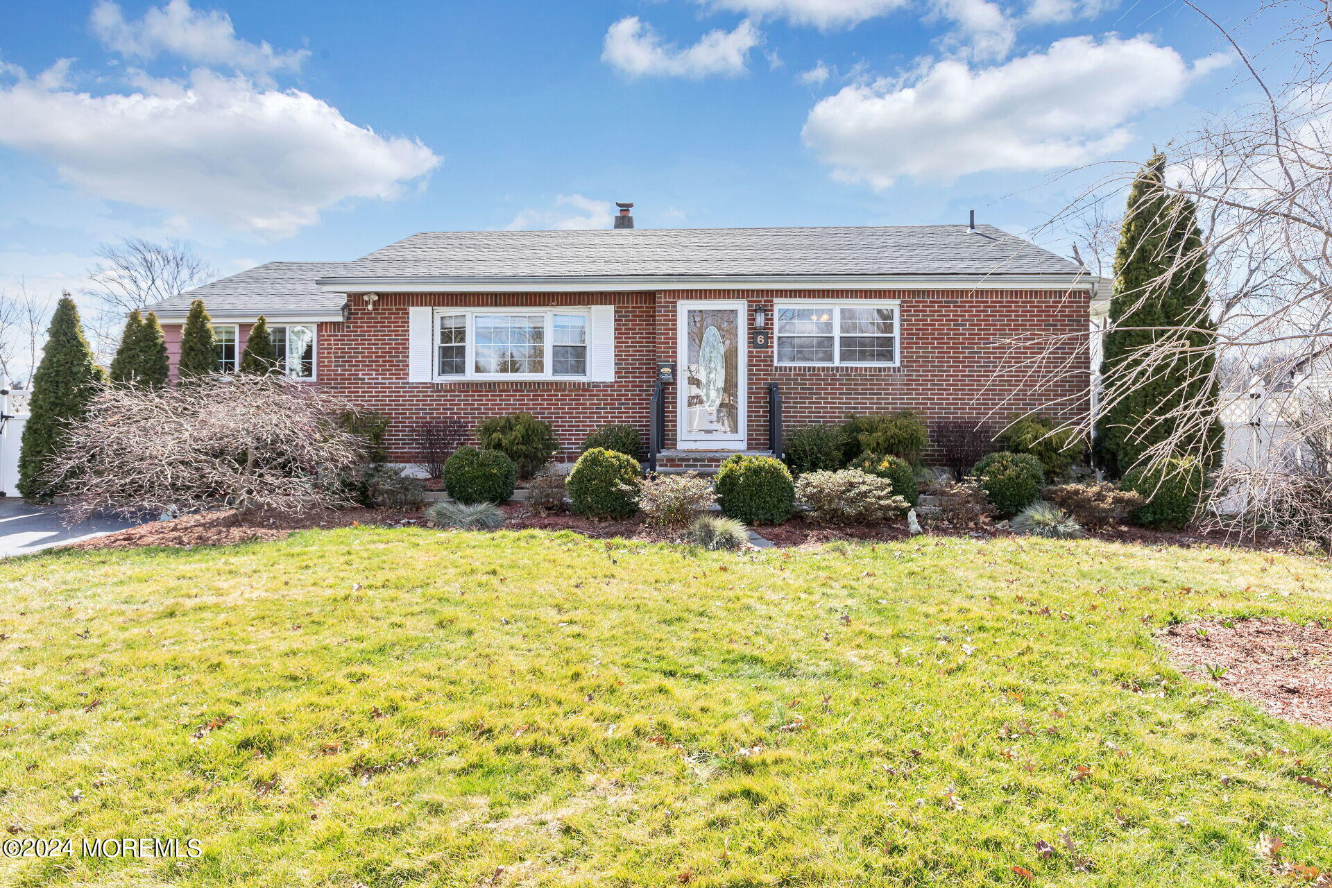6 Linda Place