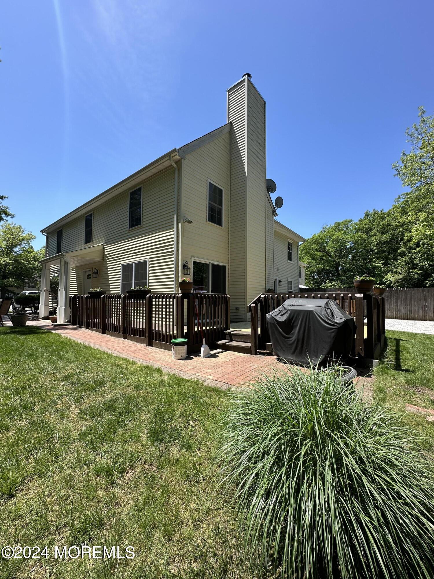 44 Fieldcrest Way