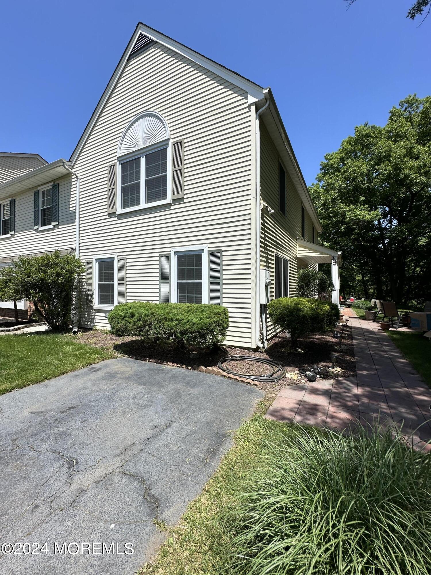 44 Fieldcrest Way