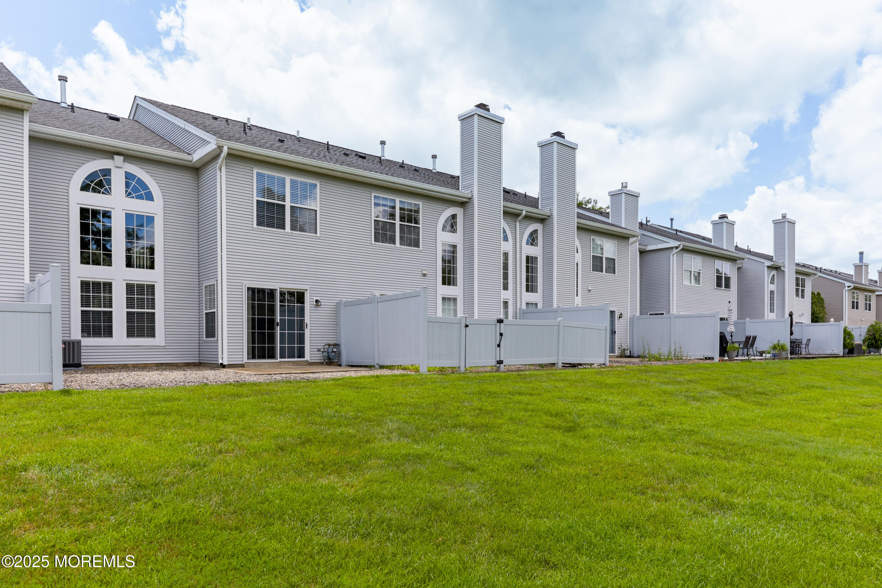 52 Picket Place, 1000