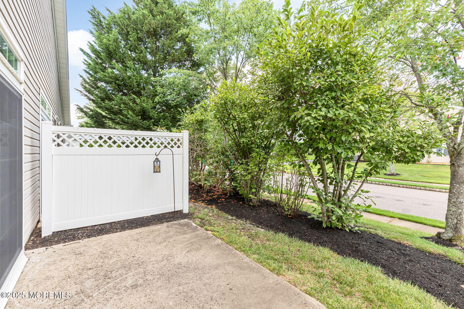 47 Golden Willows Avenue