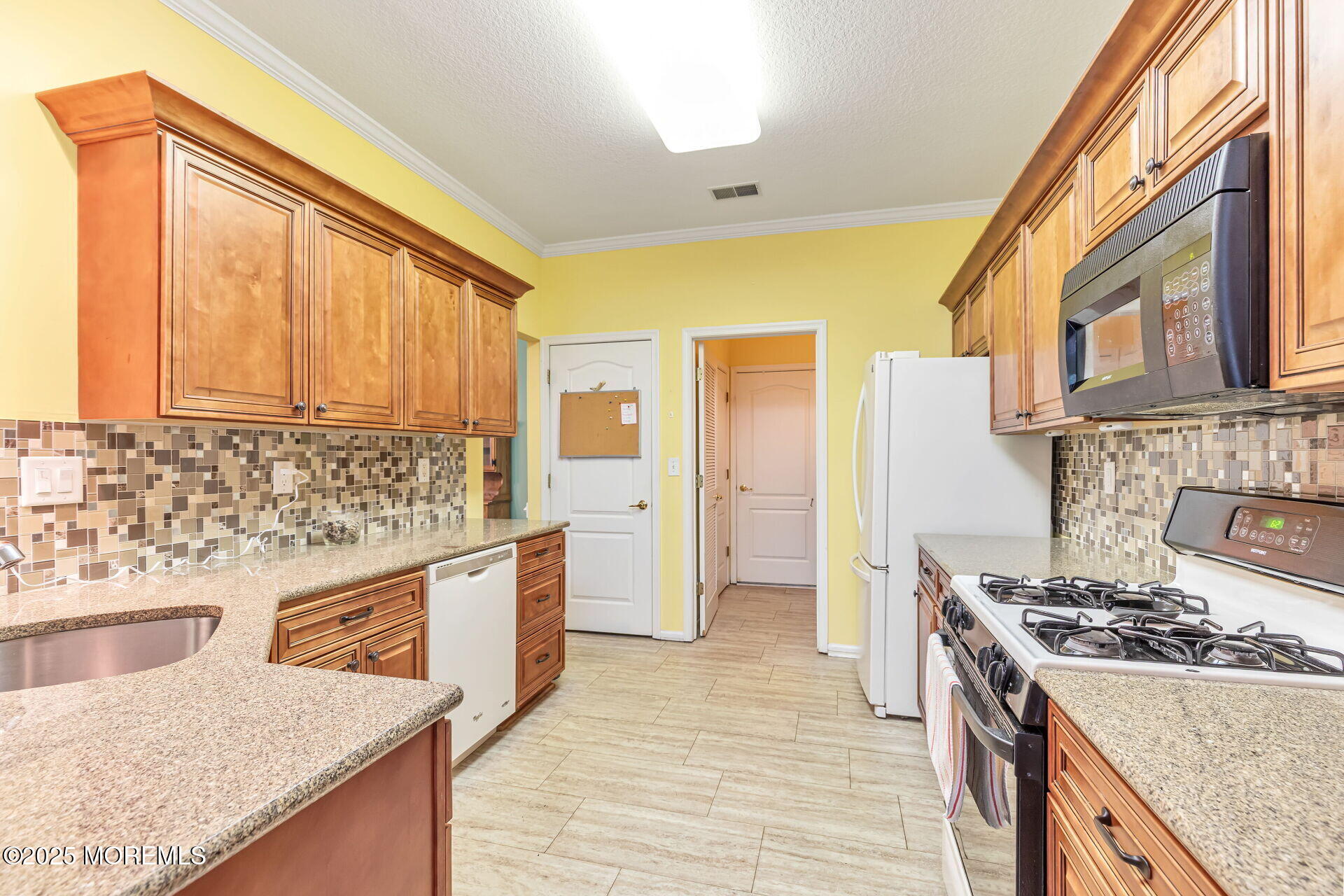 47 Golden Willows Avenue