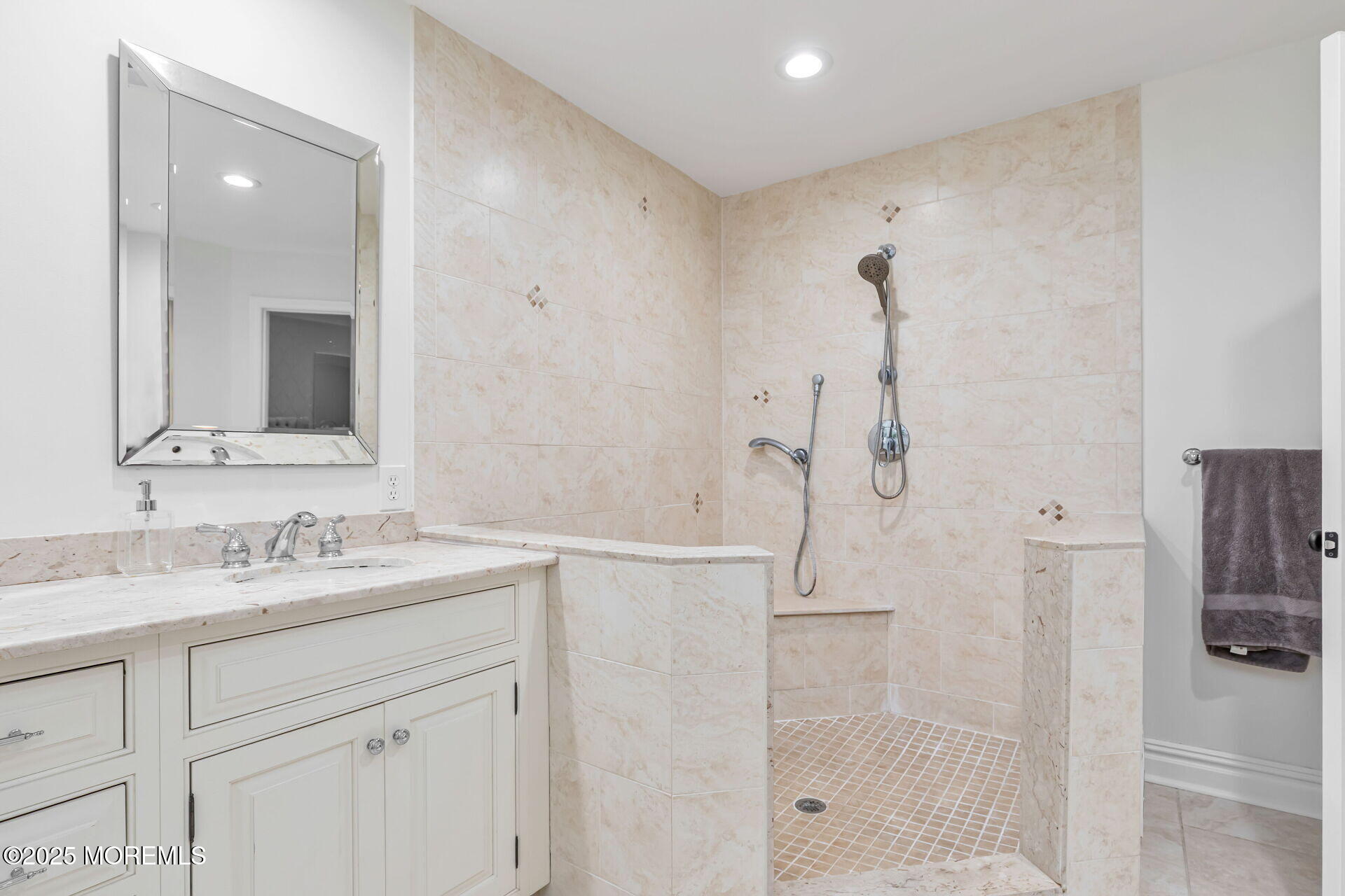 3 Ardmore Place