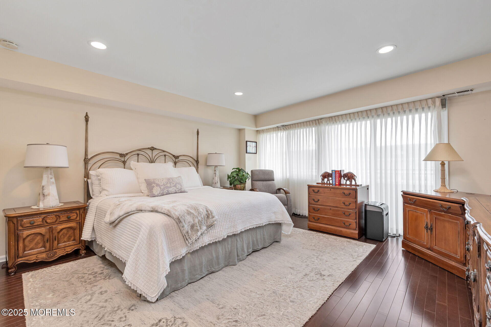 525 Ocean Boulevard, 206