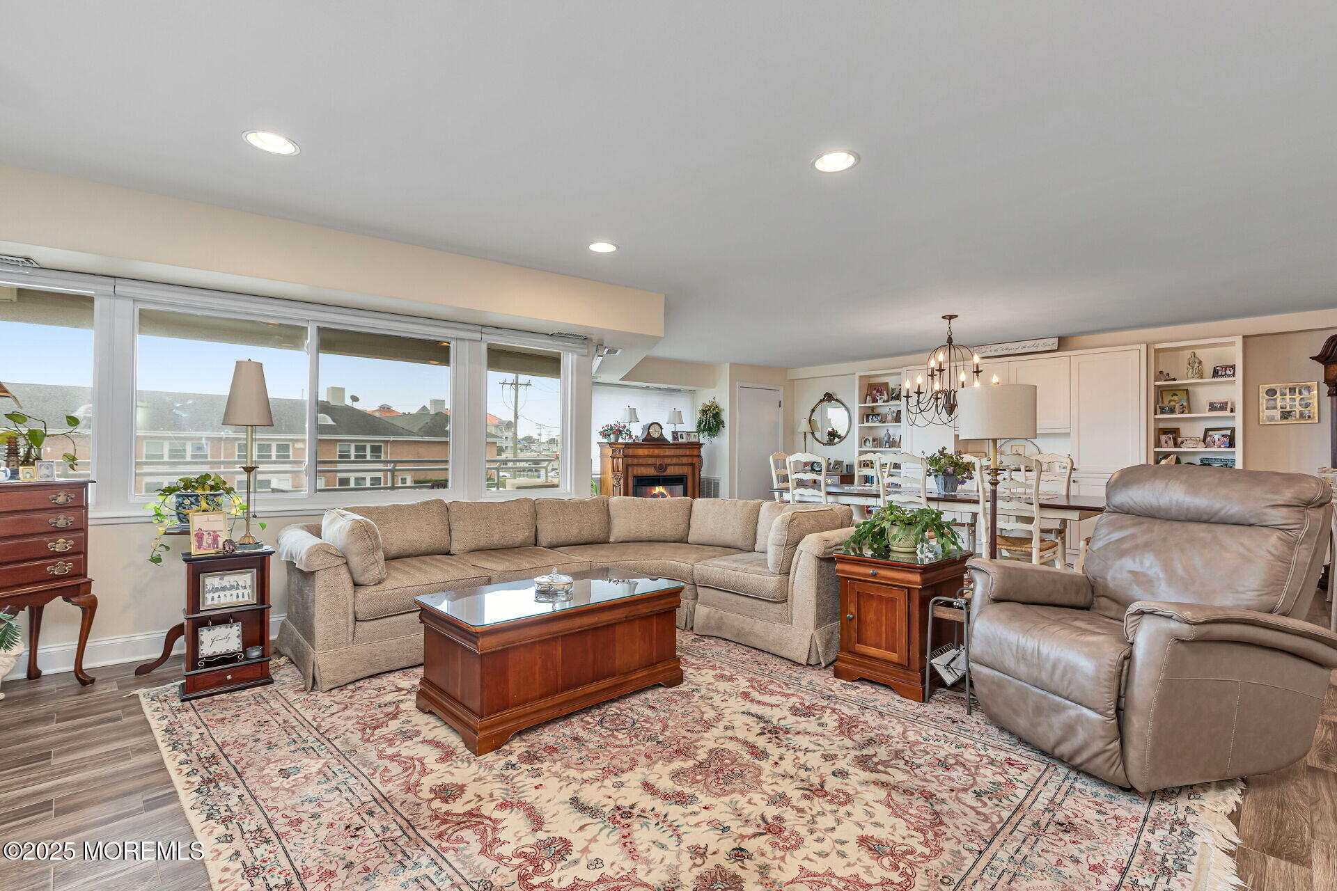 525 Ocean Boulevard, 206