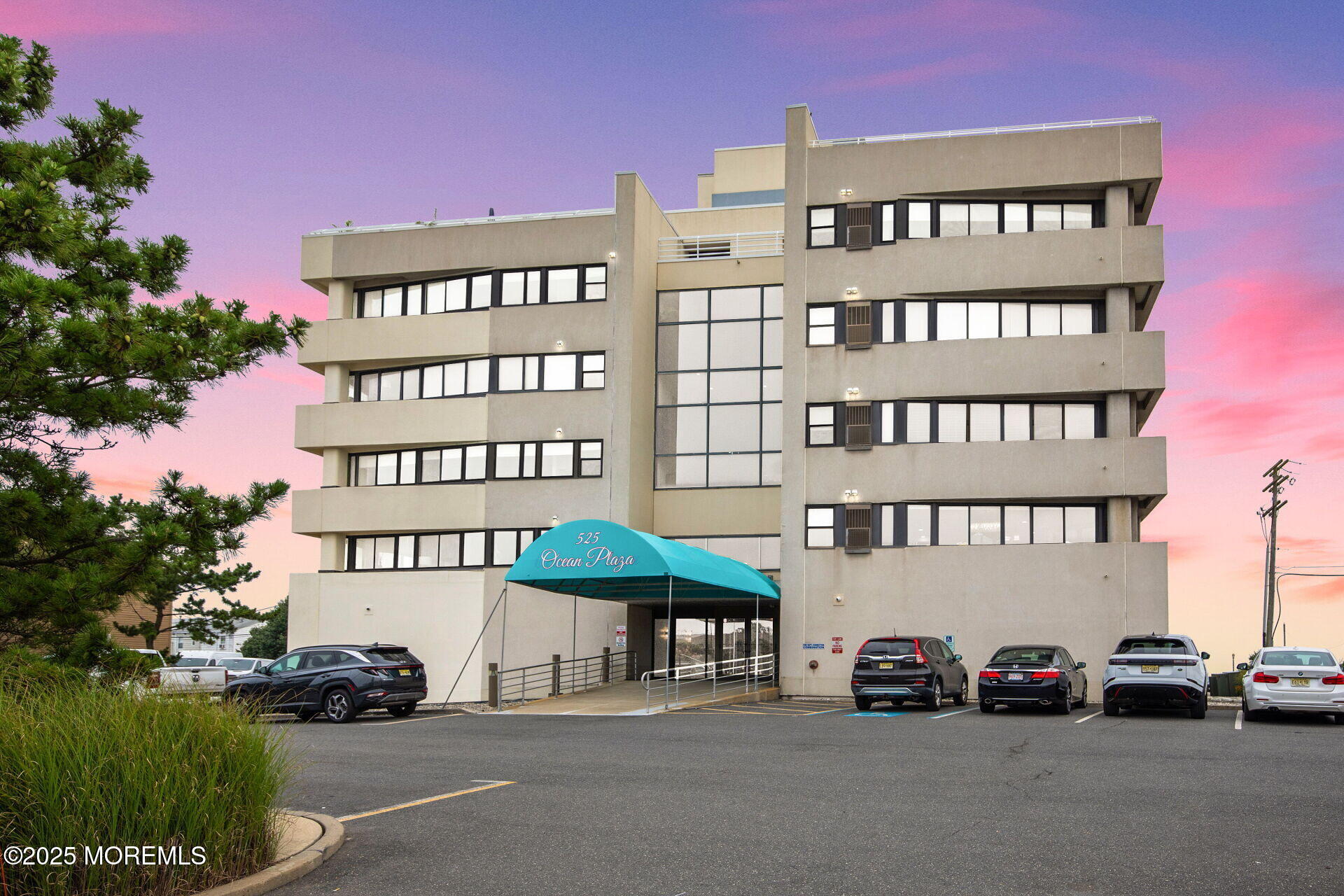 525 Ocean Boulevard, 206