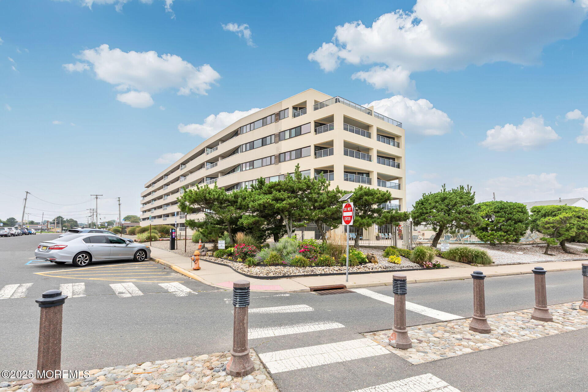 525 Ocean Boulevard, 206