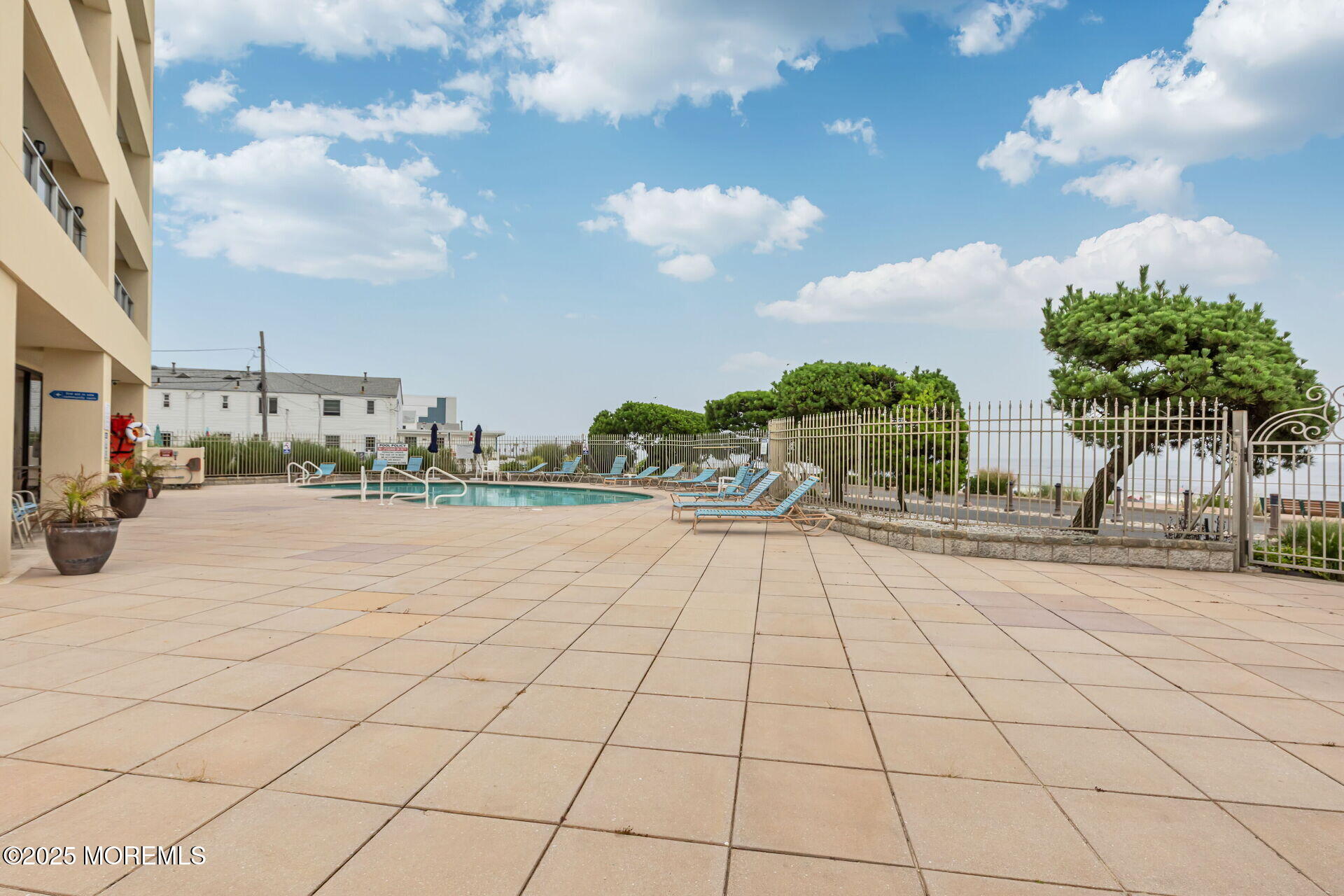 525 Ocean Boulevard, 206