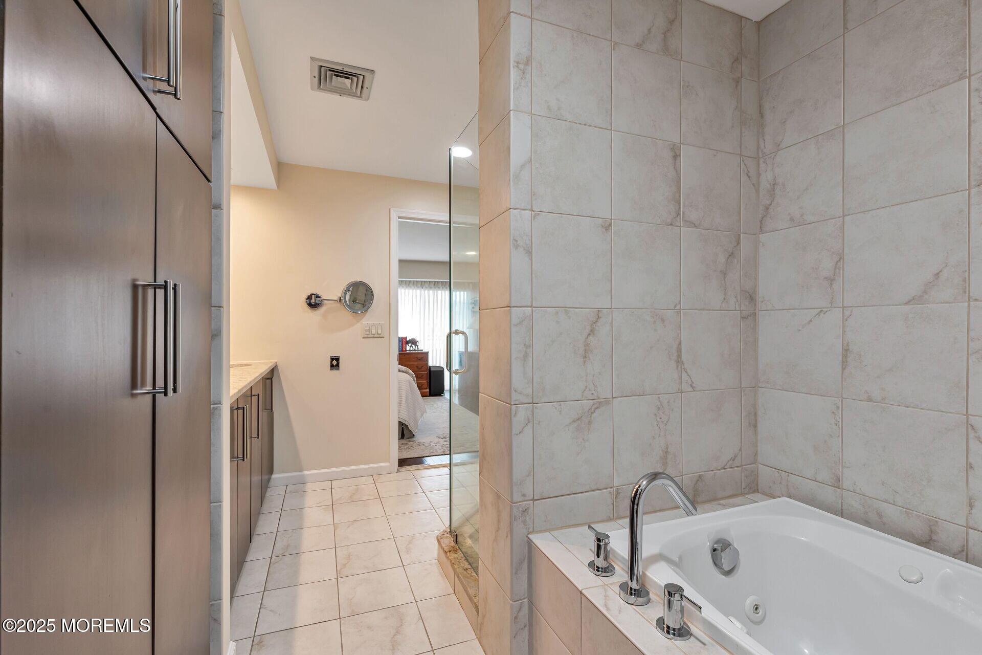 525 Ocean Boulevard, 206