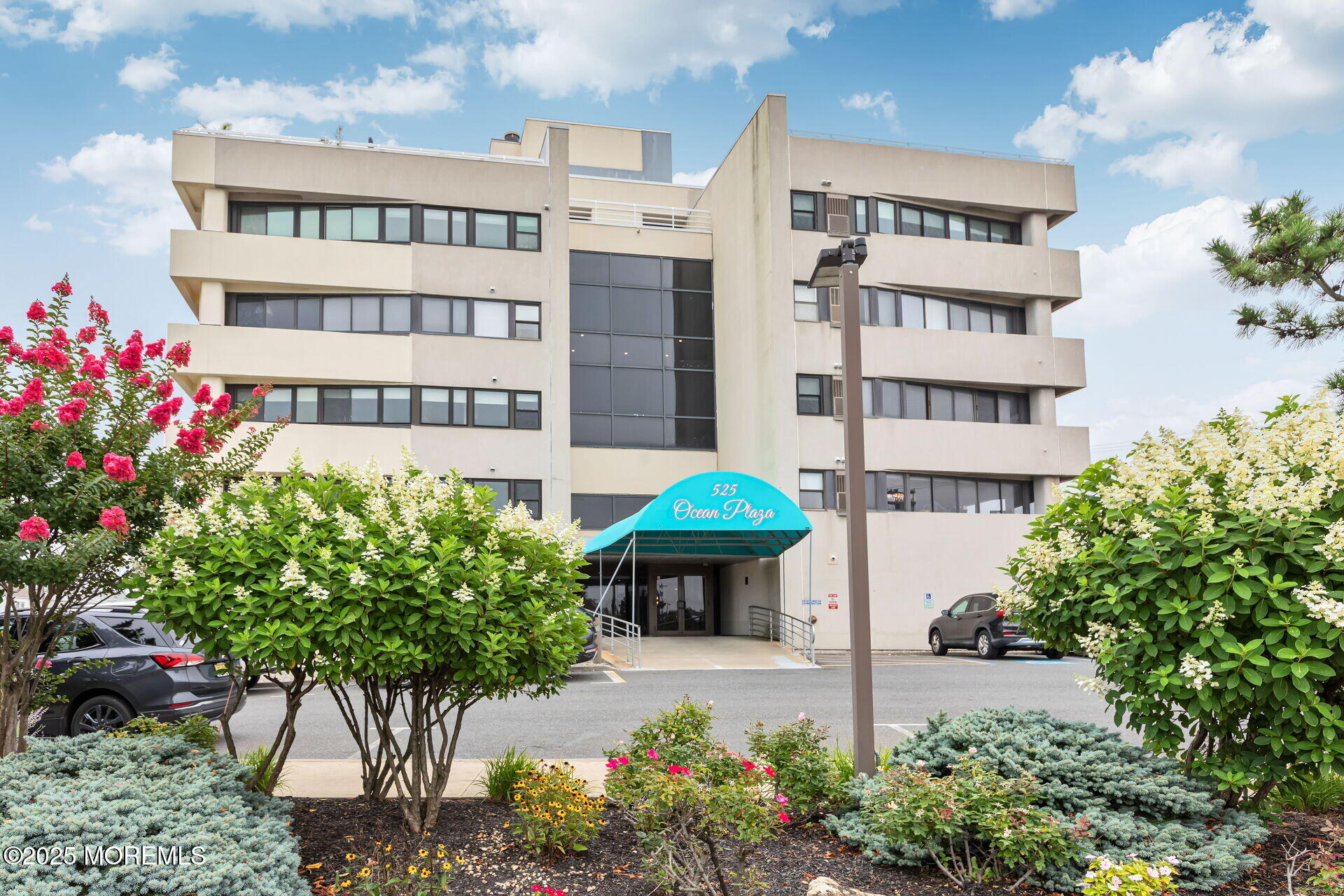 525 Ocean Boulevard, 206