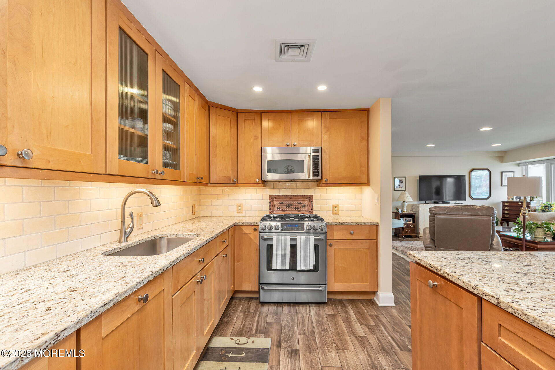 525 Ocean Boulevard, 206