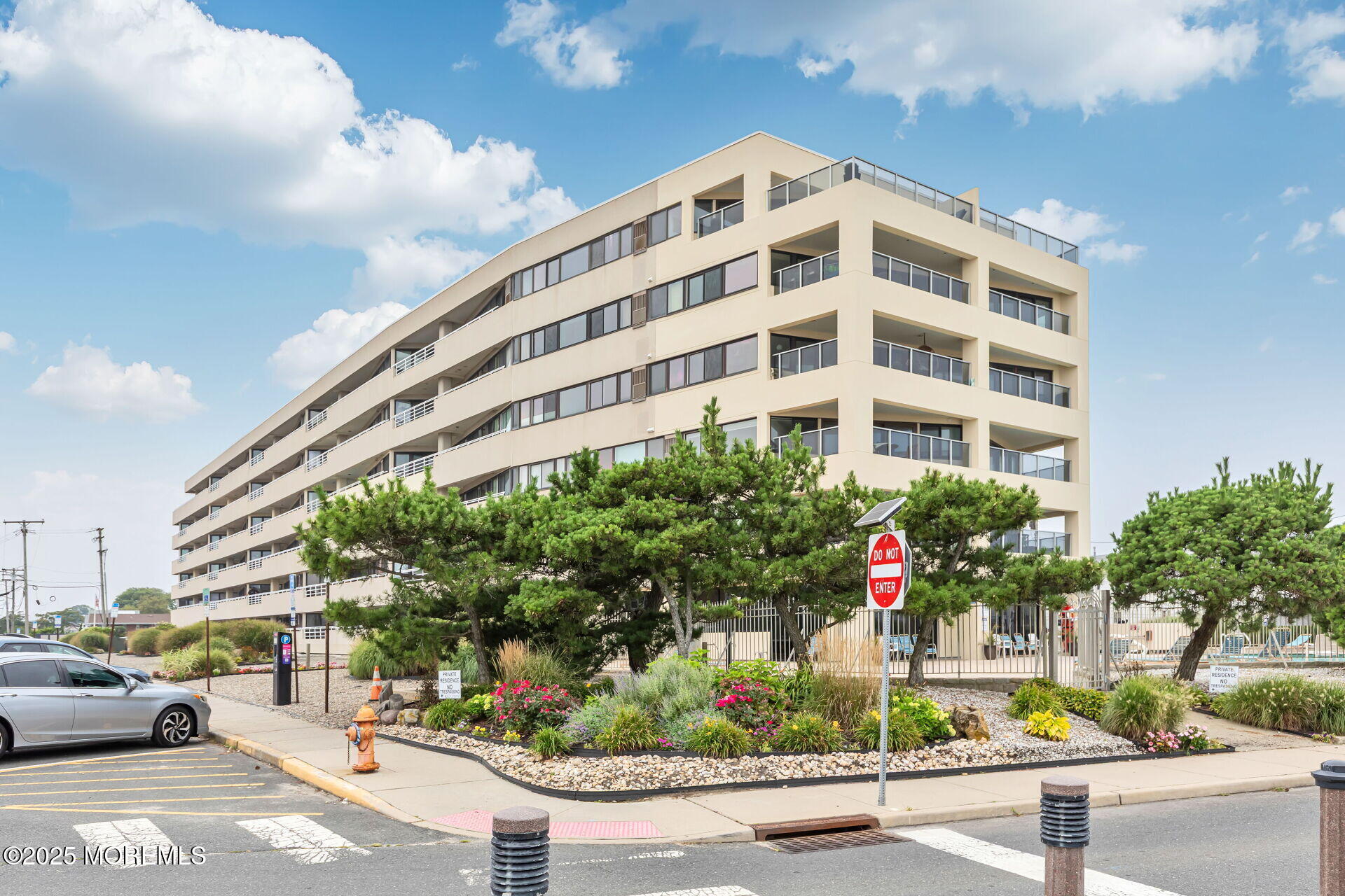 525 Ocean Boulevard, 206