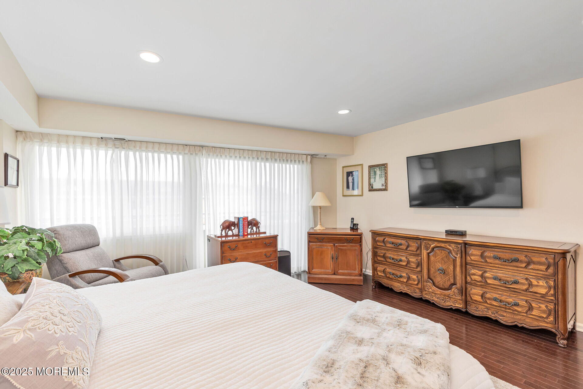 525 Ocean Boulevard, 206
