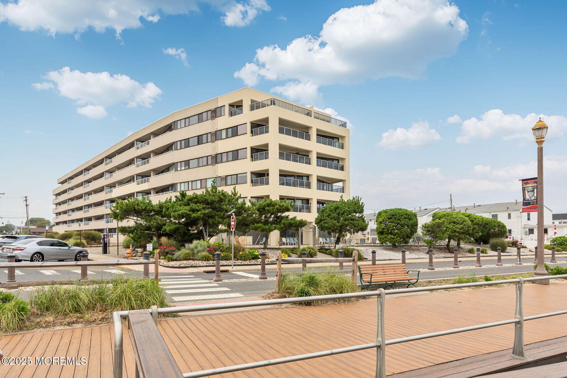 525 Ocean Boulevard, 206
