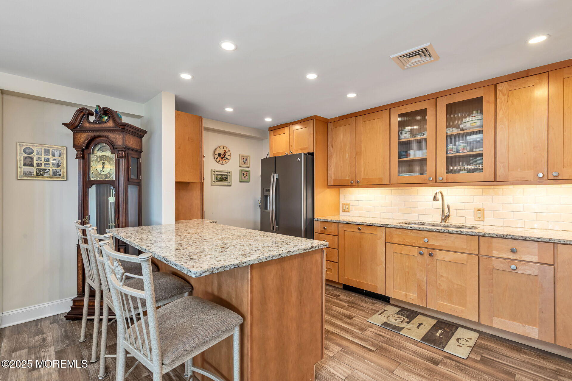 525 Ocean Boulevard, 206
