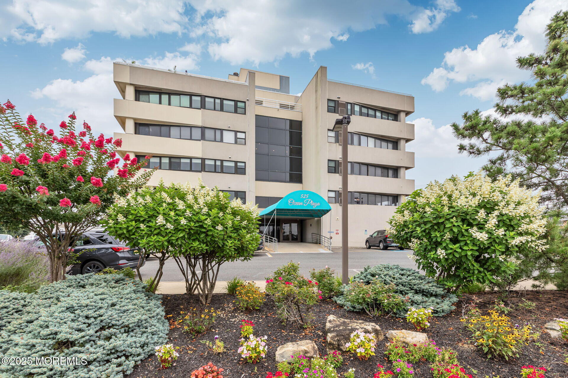 525 Ocean Boulevard, 206