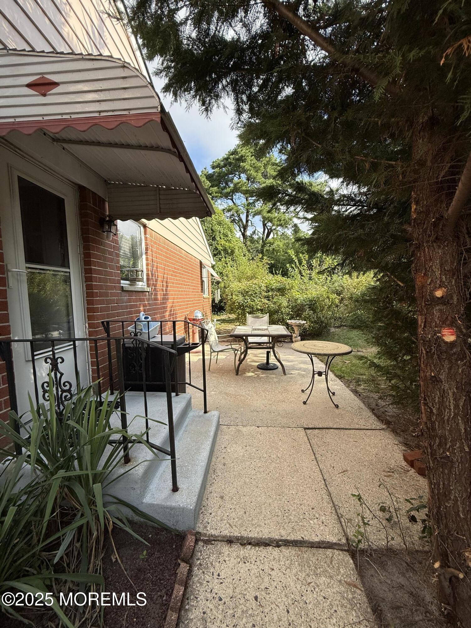 51 Independence Parkway, B