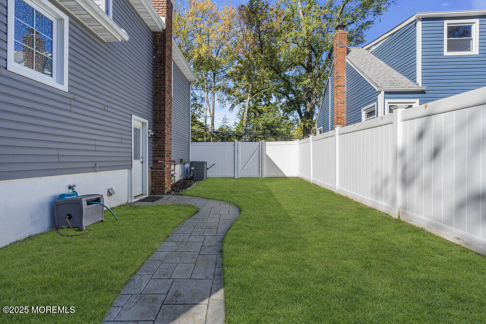 1 Salisbury Avenue, Middletown