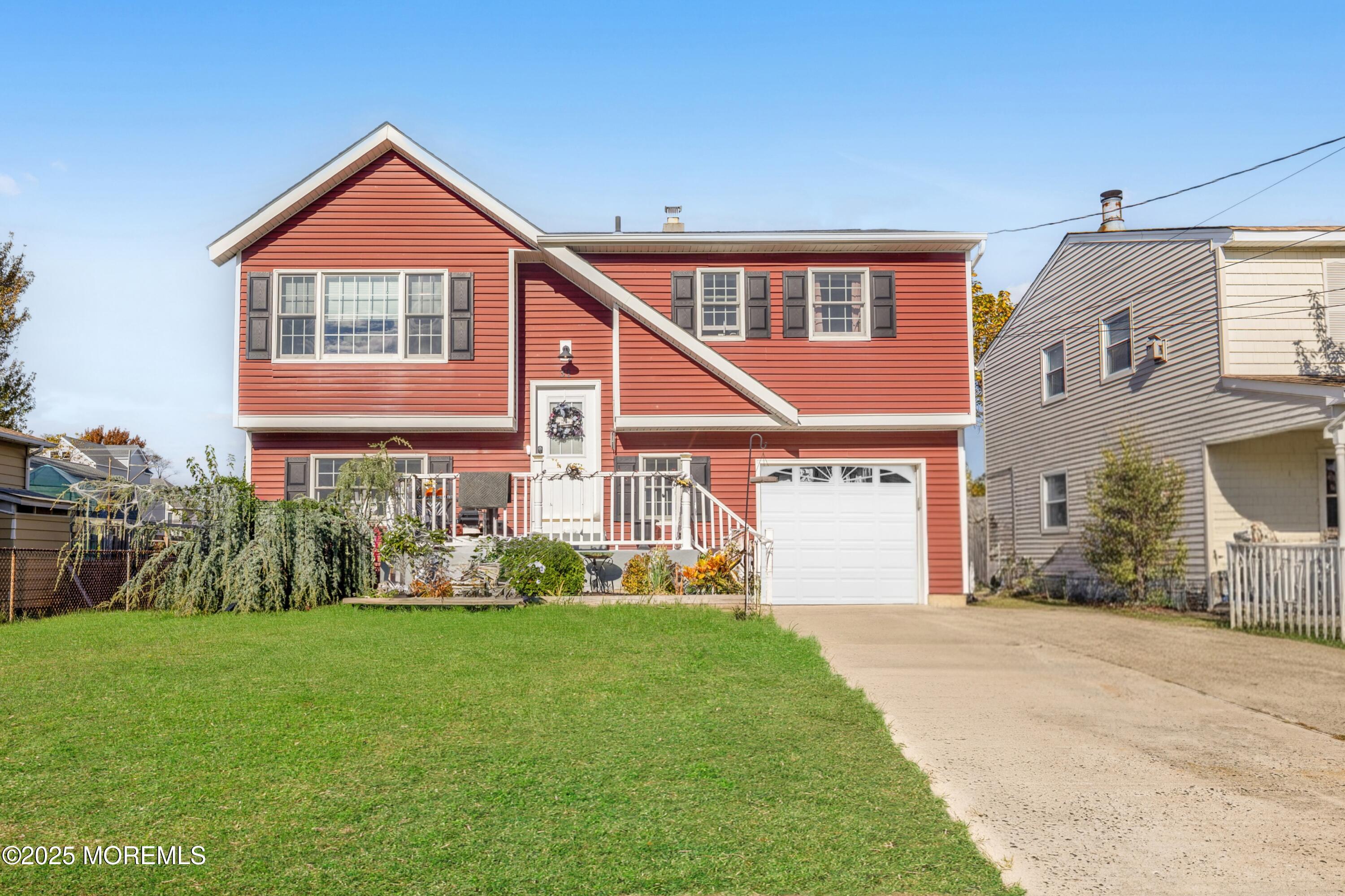 31 Monmouth Avenue, North Middletown
