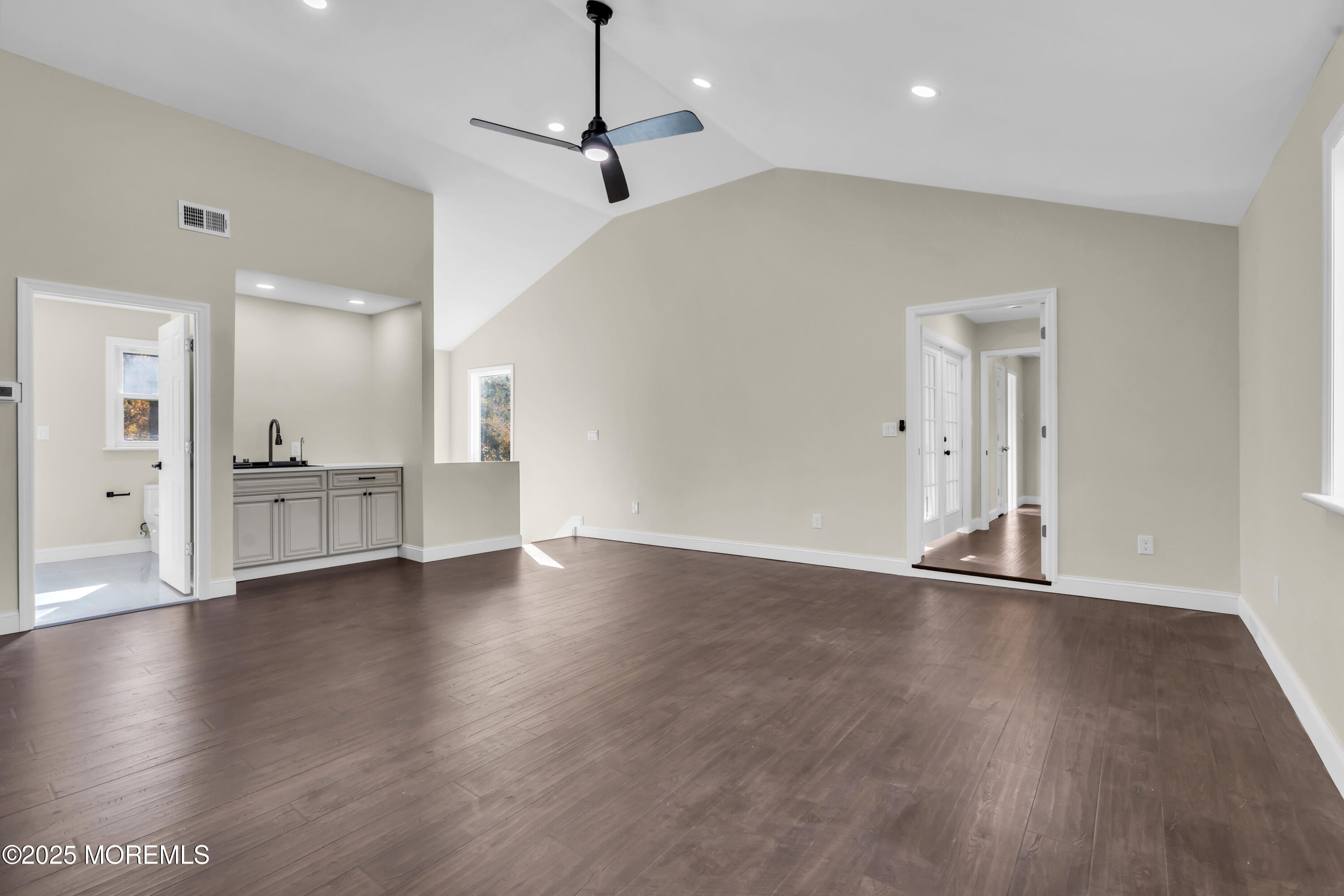 537 S Atlantic Avenue