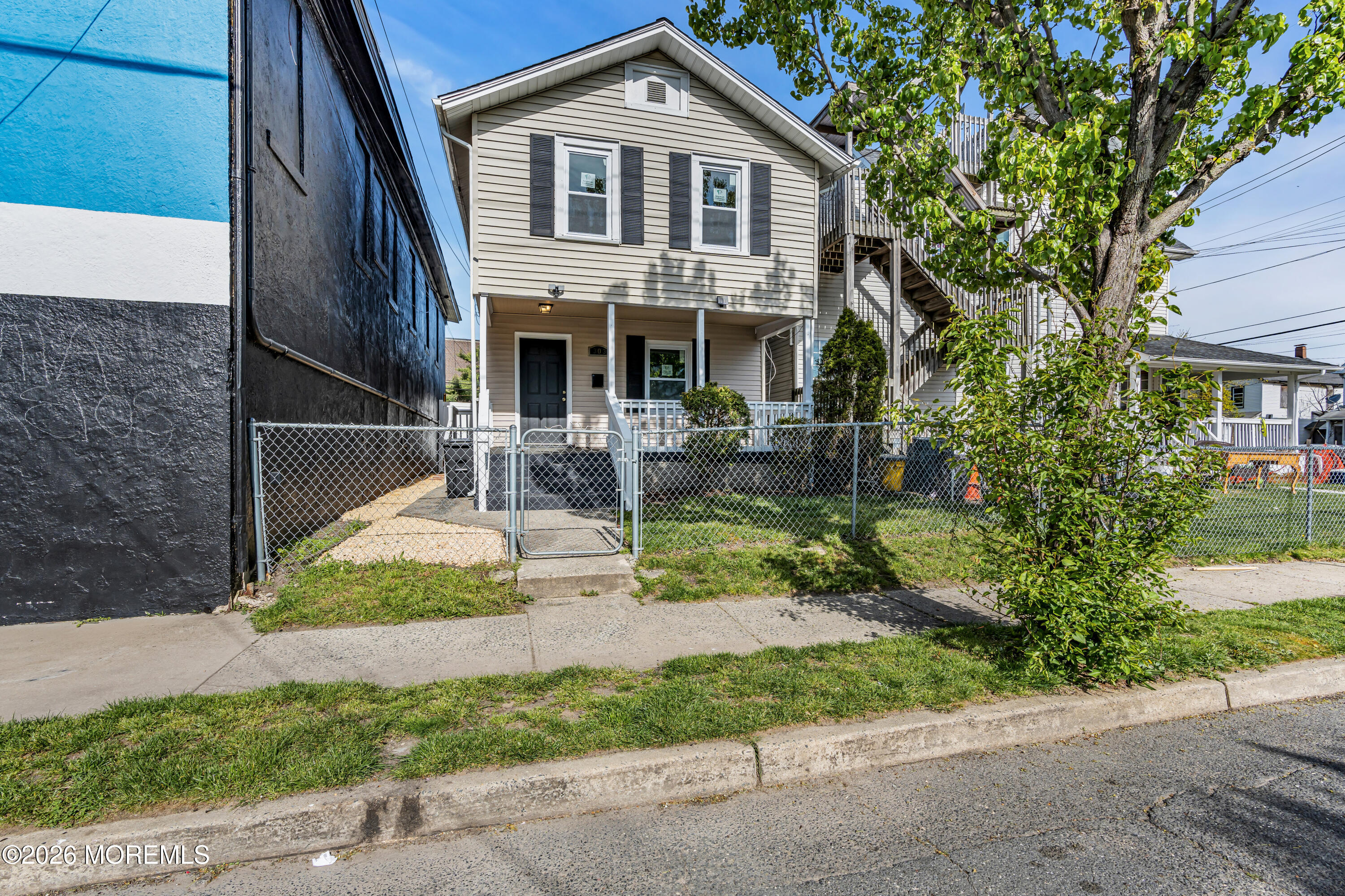 303 Comstock Street
