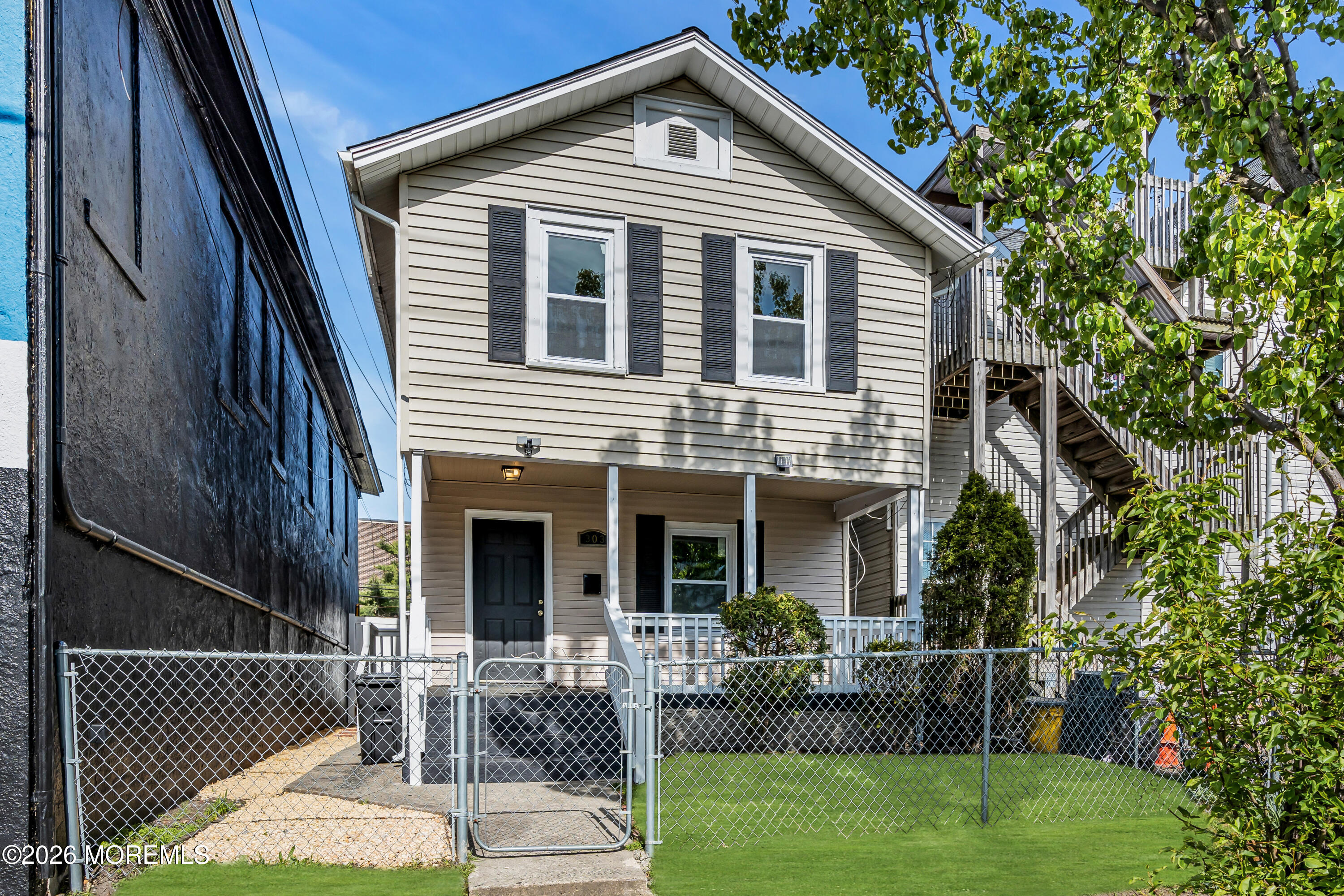 303 Comstock Street