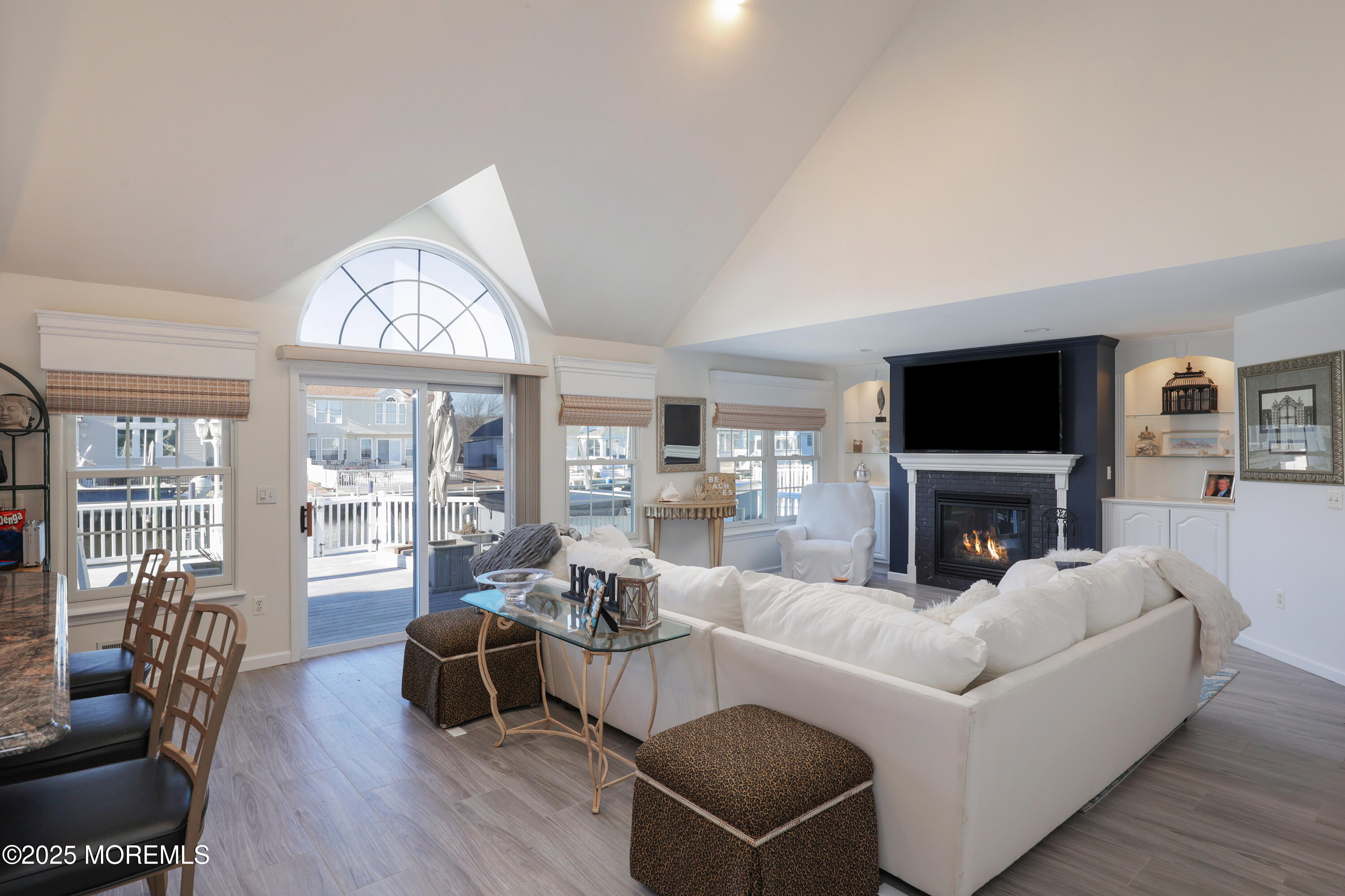 11 Peaksail Drive