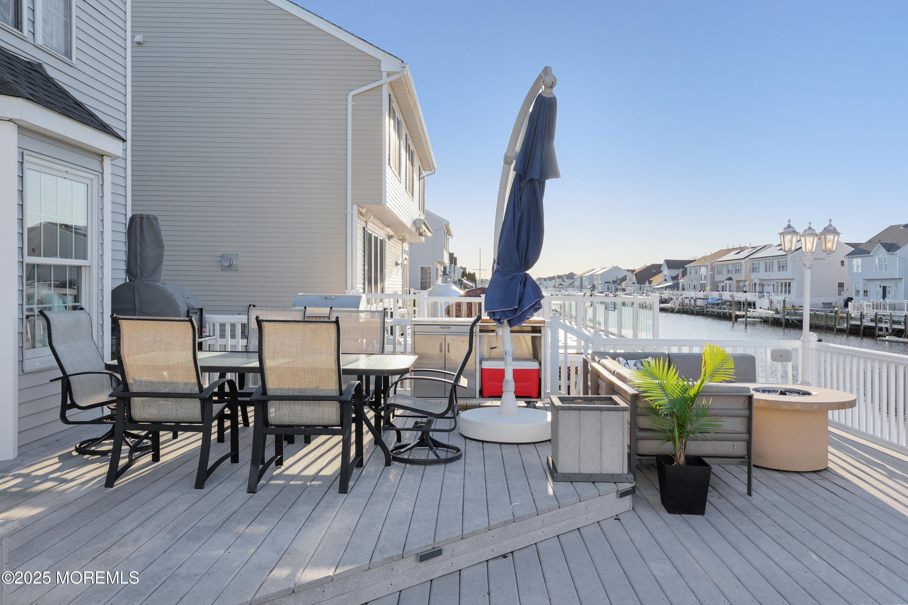 11 Peaksail Drive