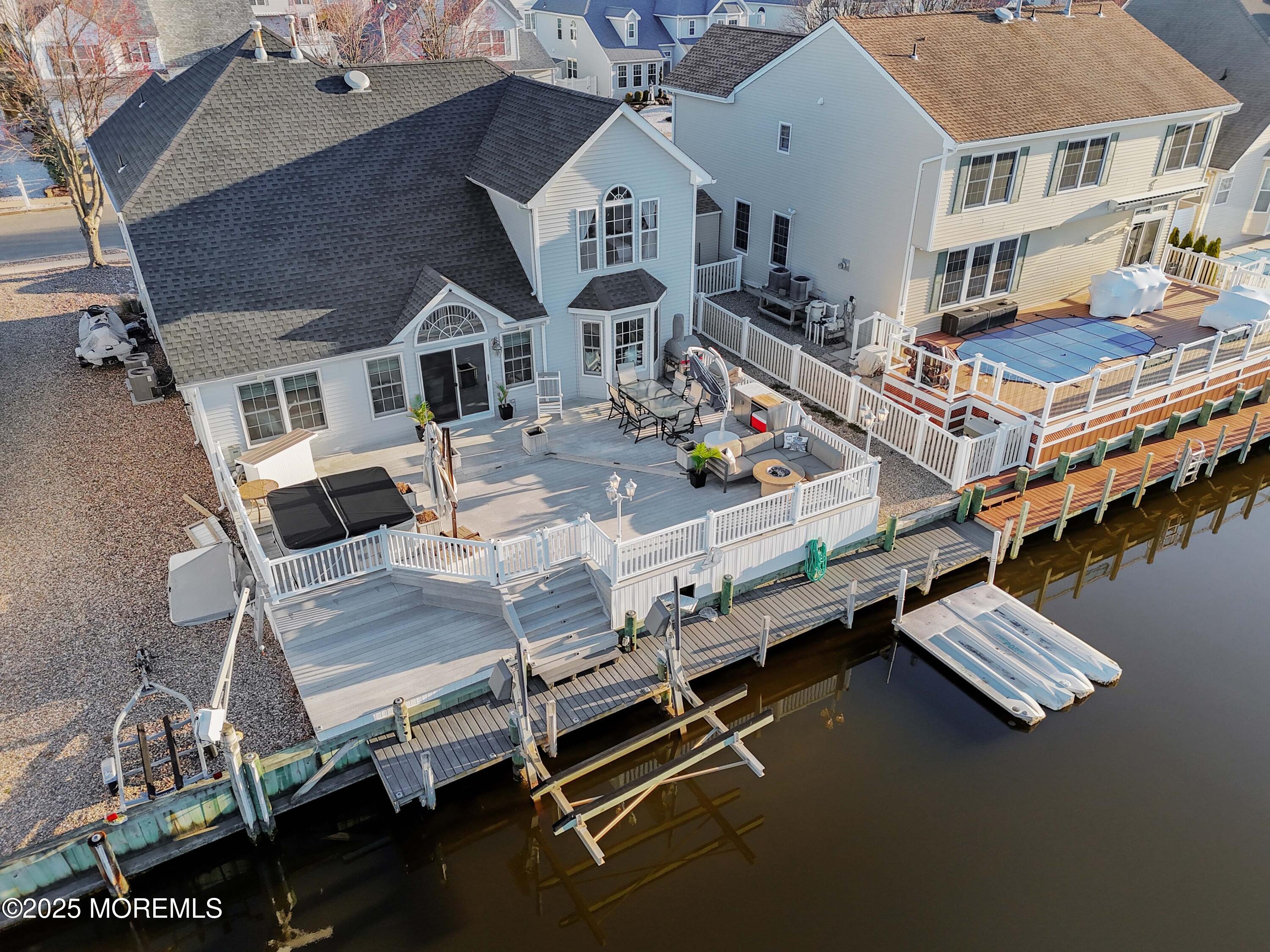 11 Peaksail Drive