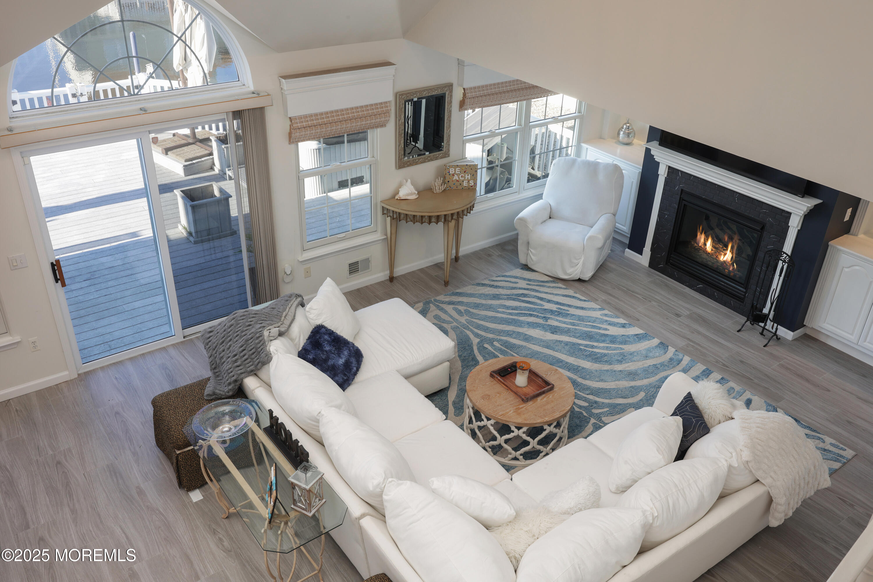 11 Peaksail Drive