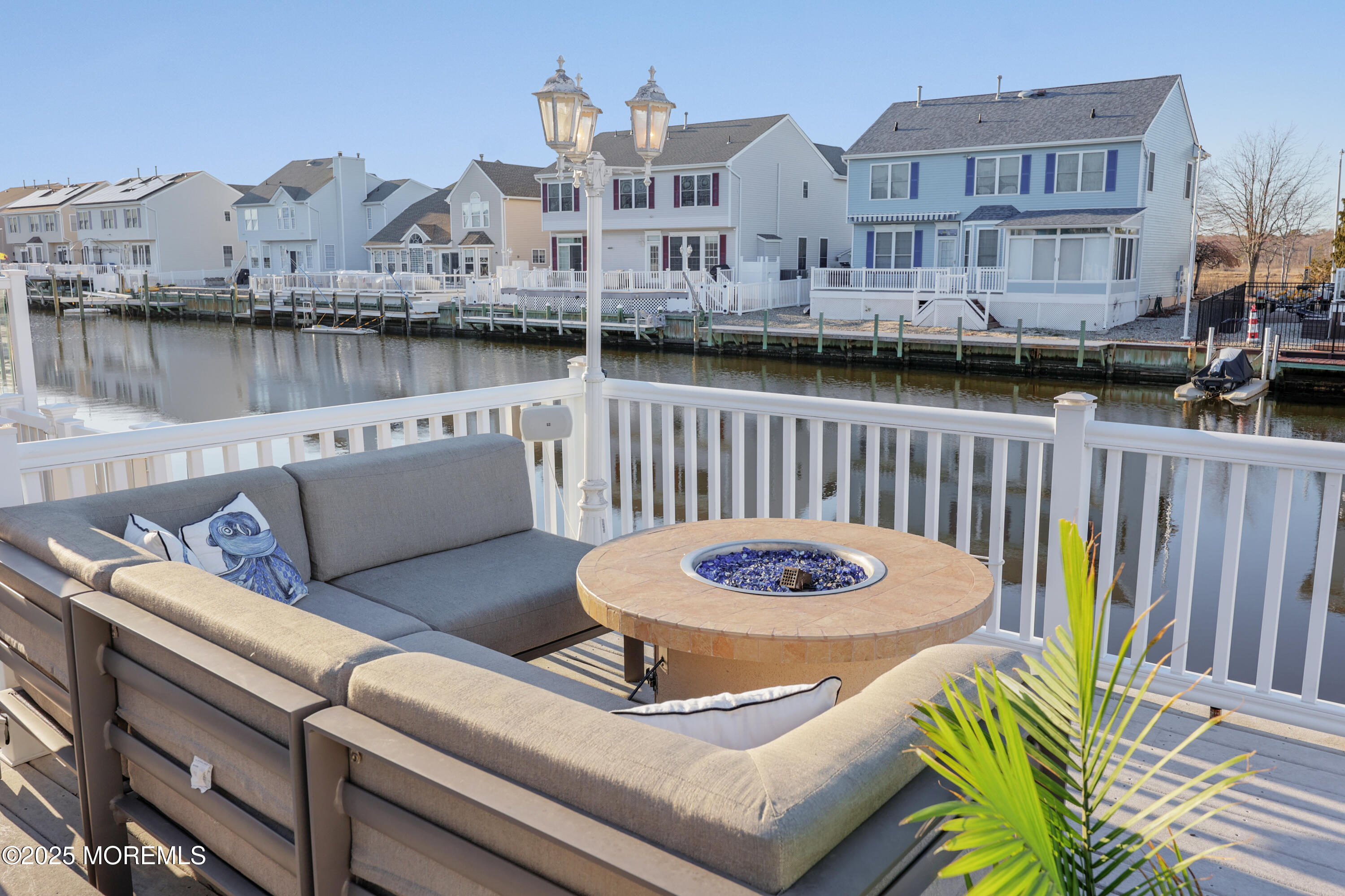 11 Peaksail Drive