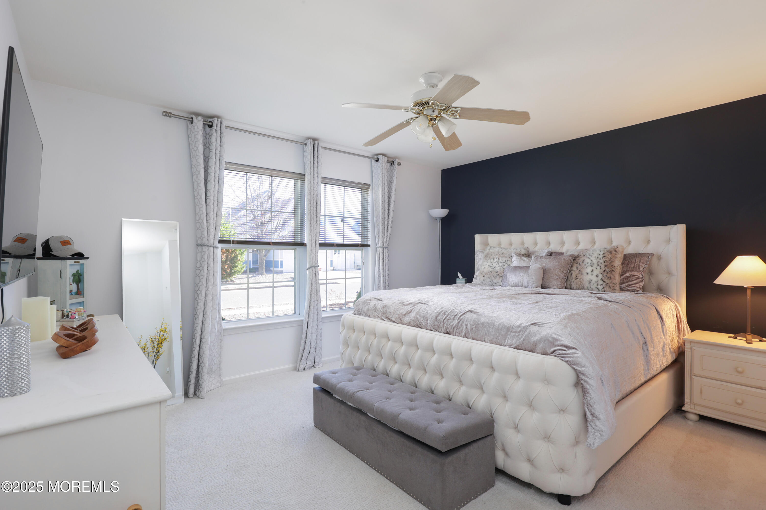 11 Peaksail Drive