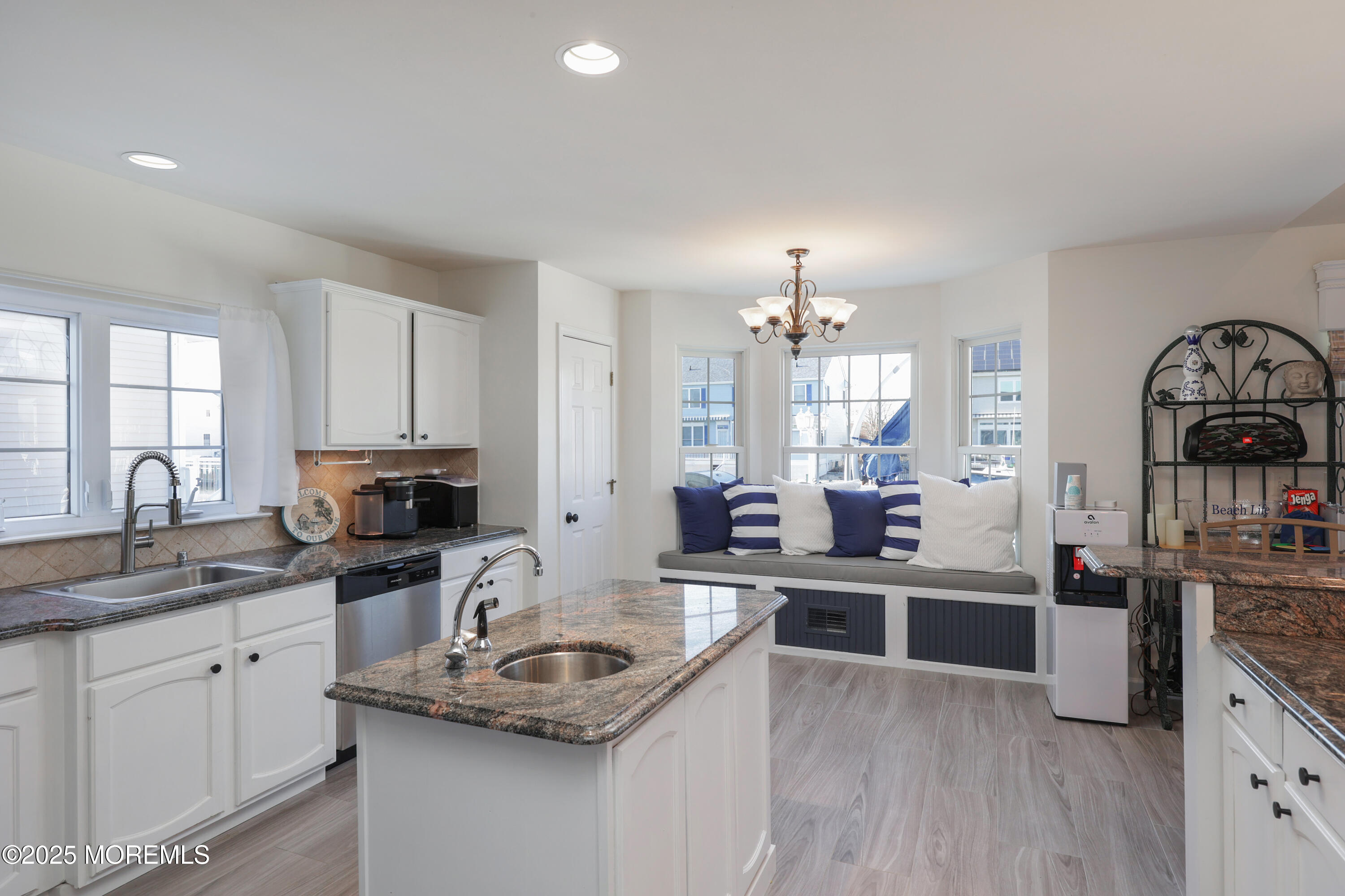 11 Peaksail Drive