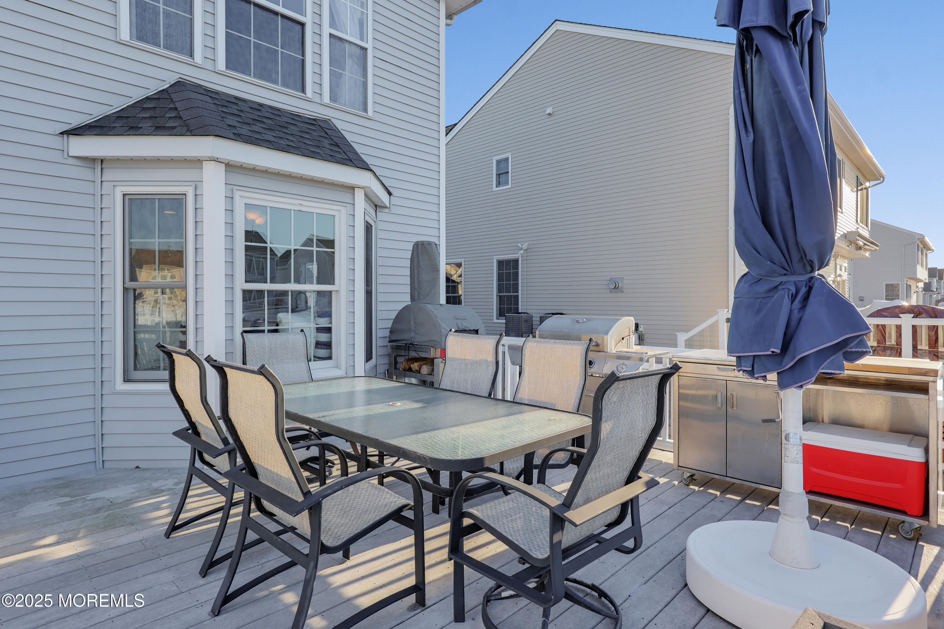 11 Peaksail Drive