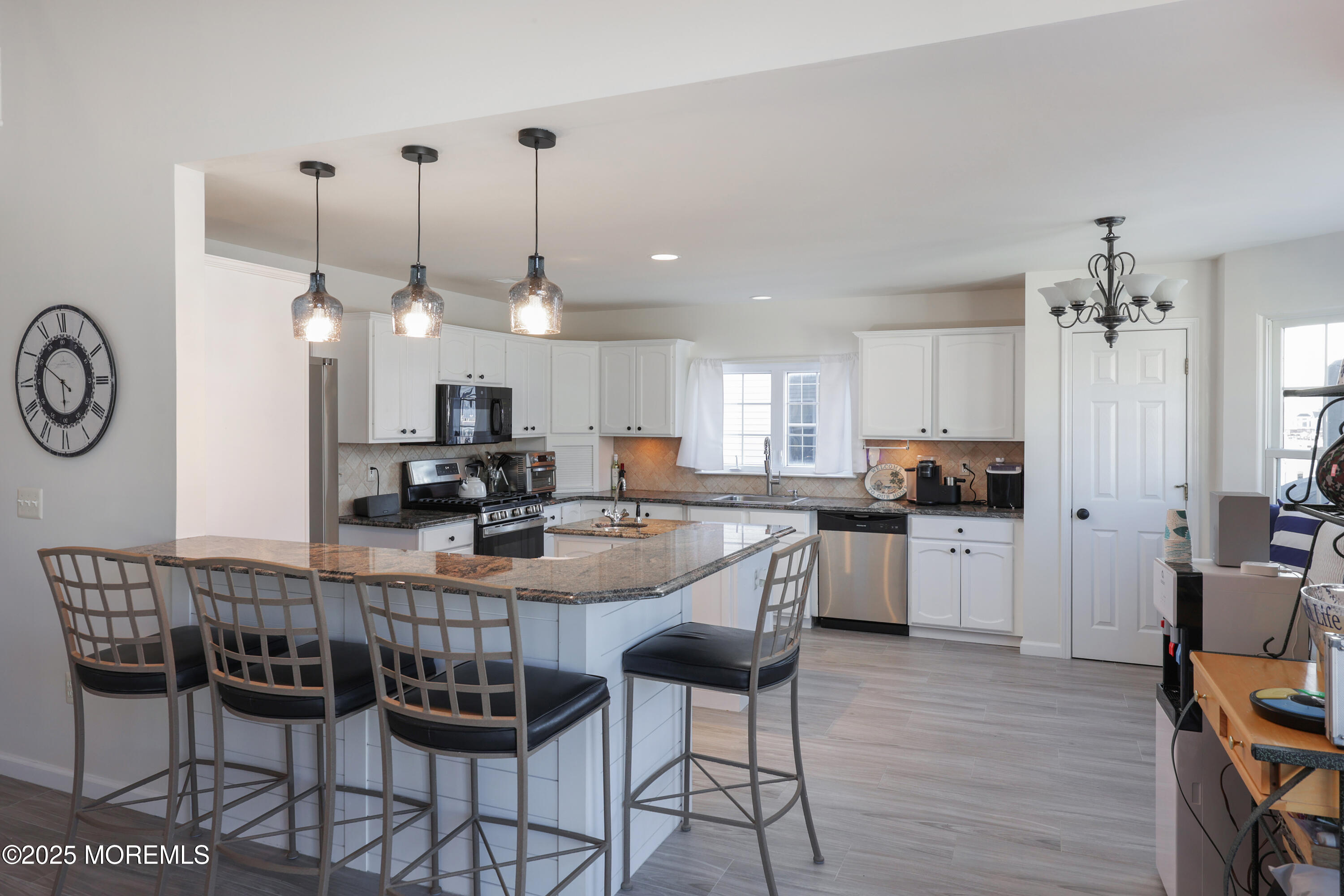 11 Peaksail Drive