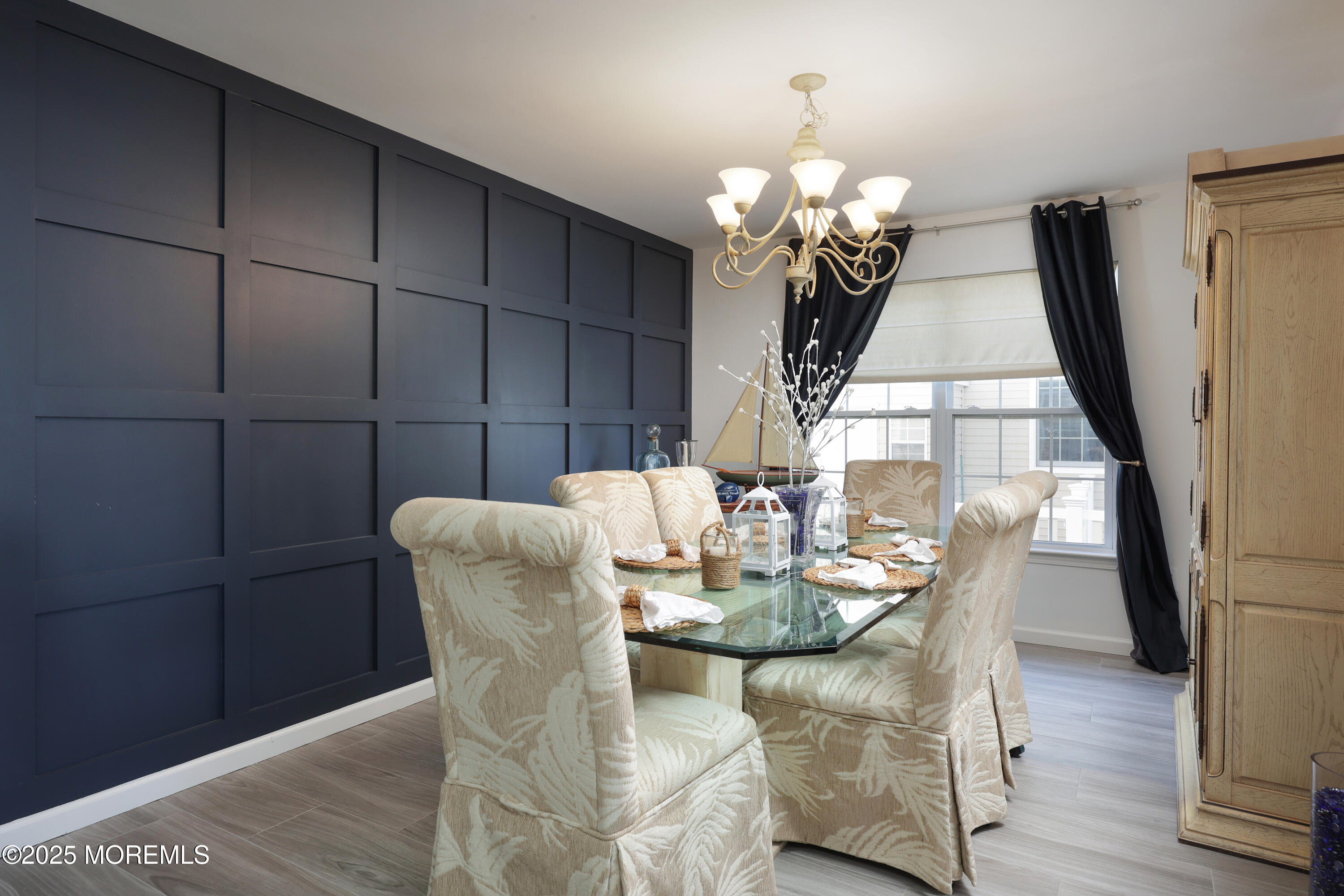 11 Peaksail Drive