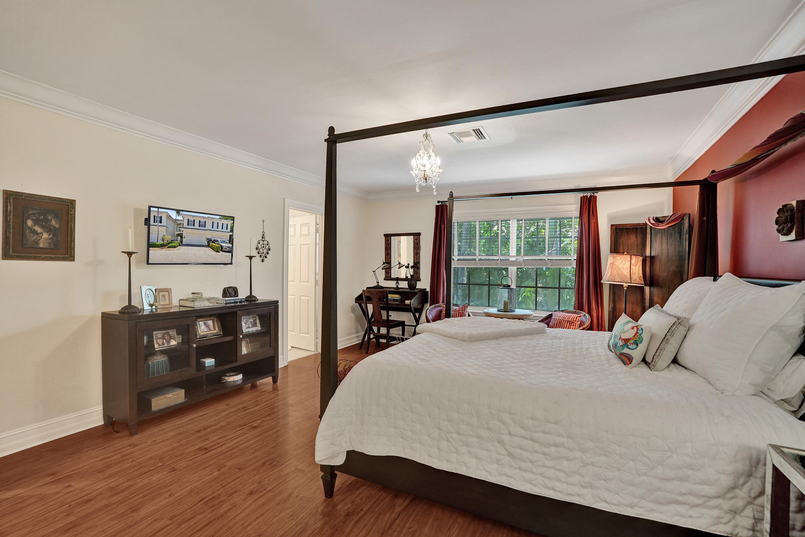 1127 N Victoria Park Road