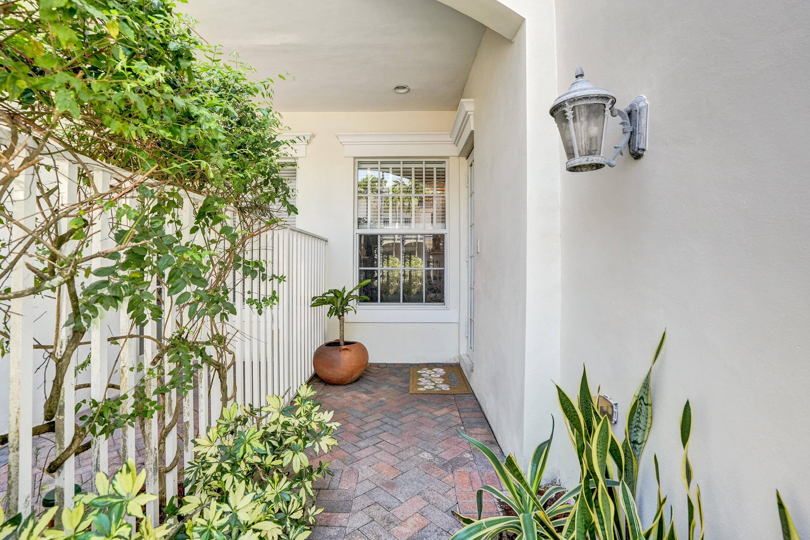 1127 N Victoria Park Road