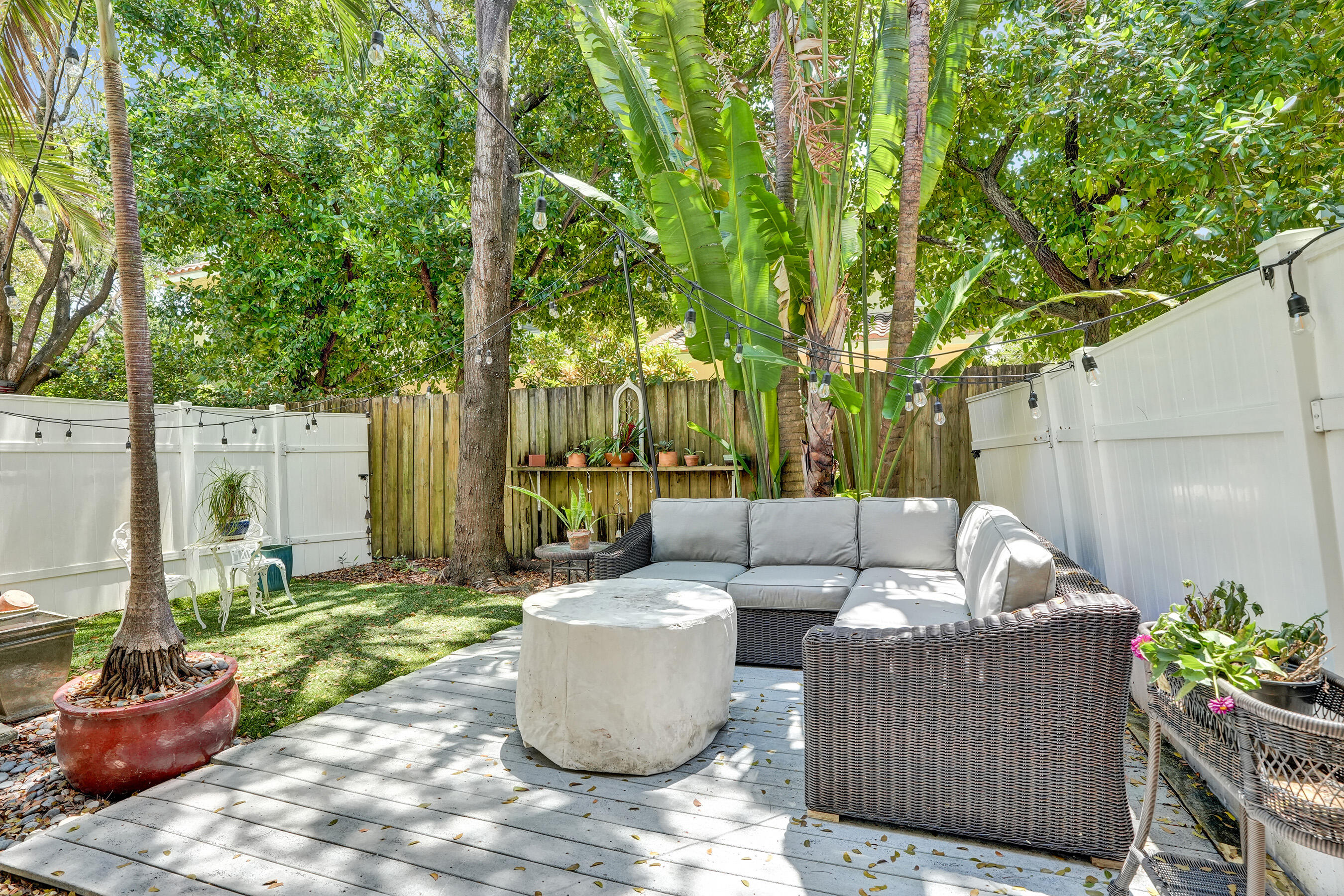 1127 N Victoria Park Road