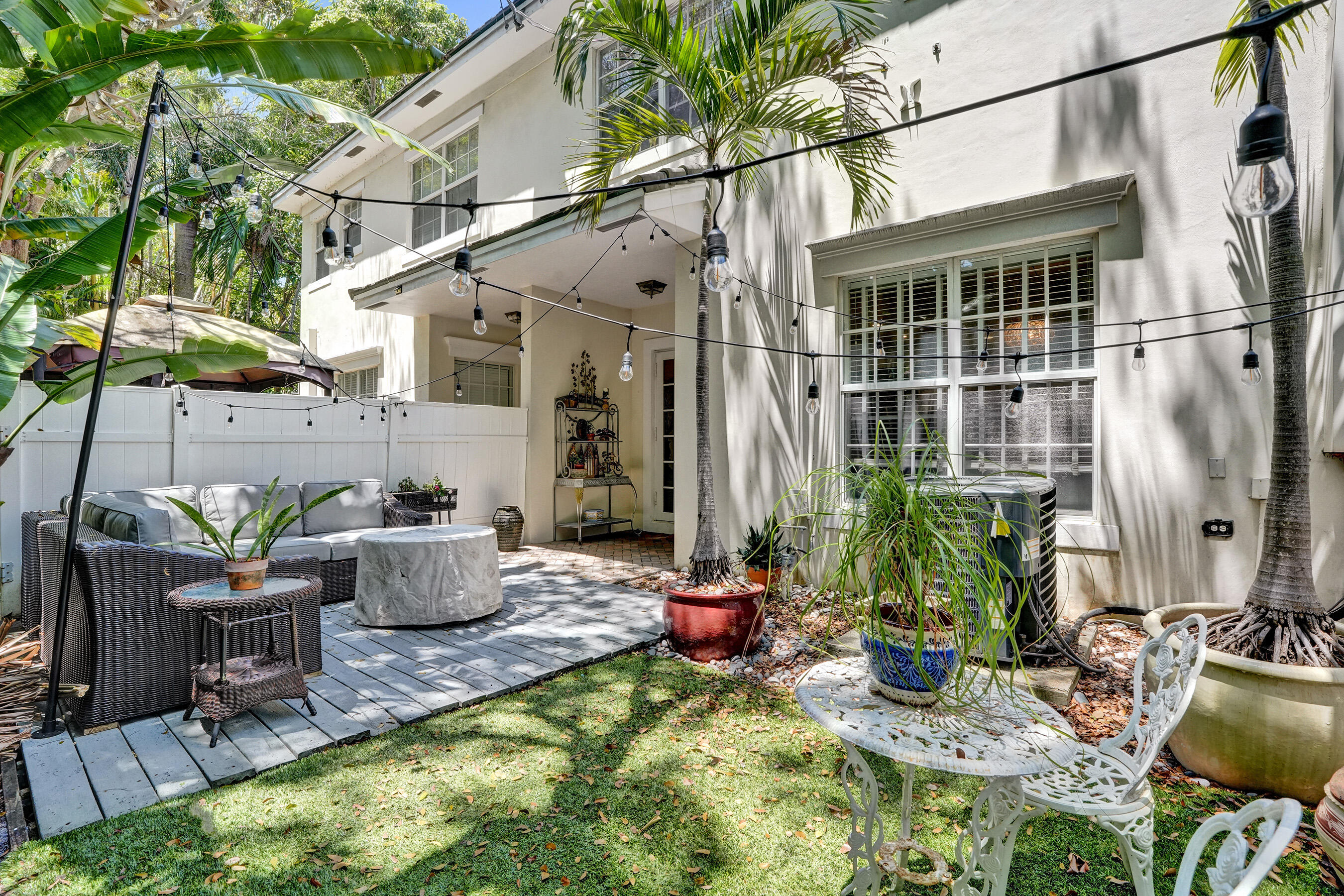 1127 N Victoria Park Road