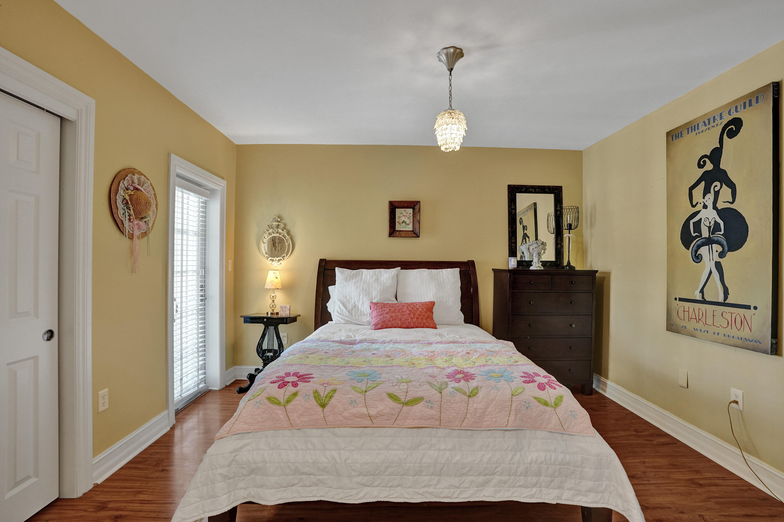 1127 N Victoria Park Road